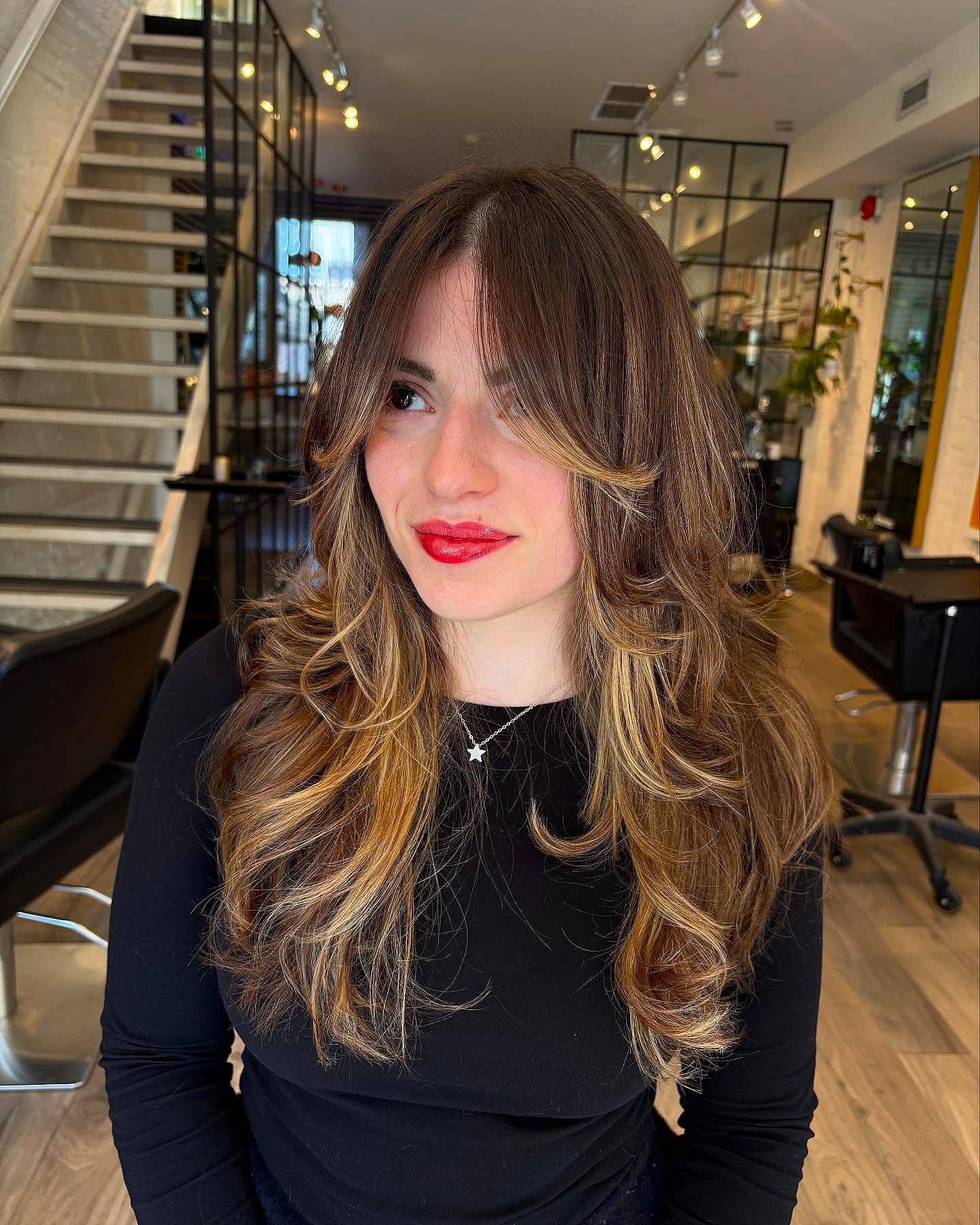 Cascading Caramel Waves with Subtle Bangs