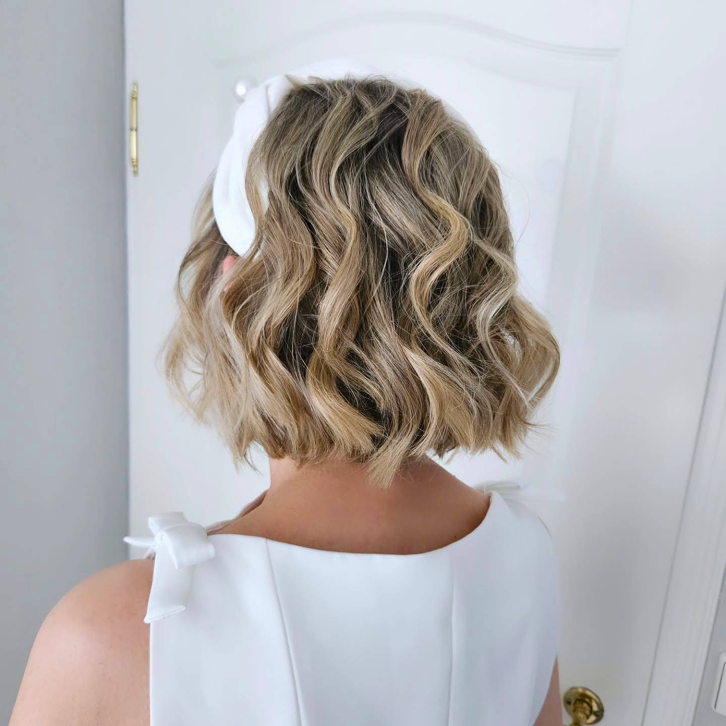 Chic Textured Bob with Soft Waves