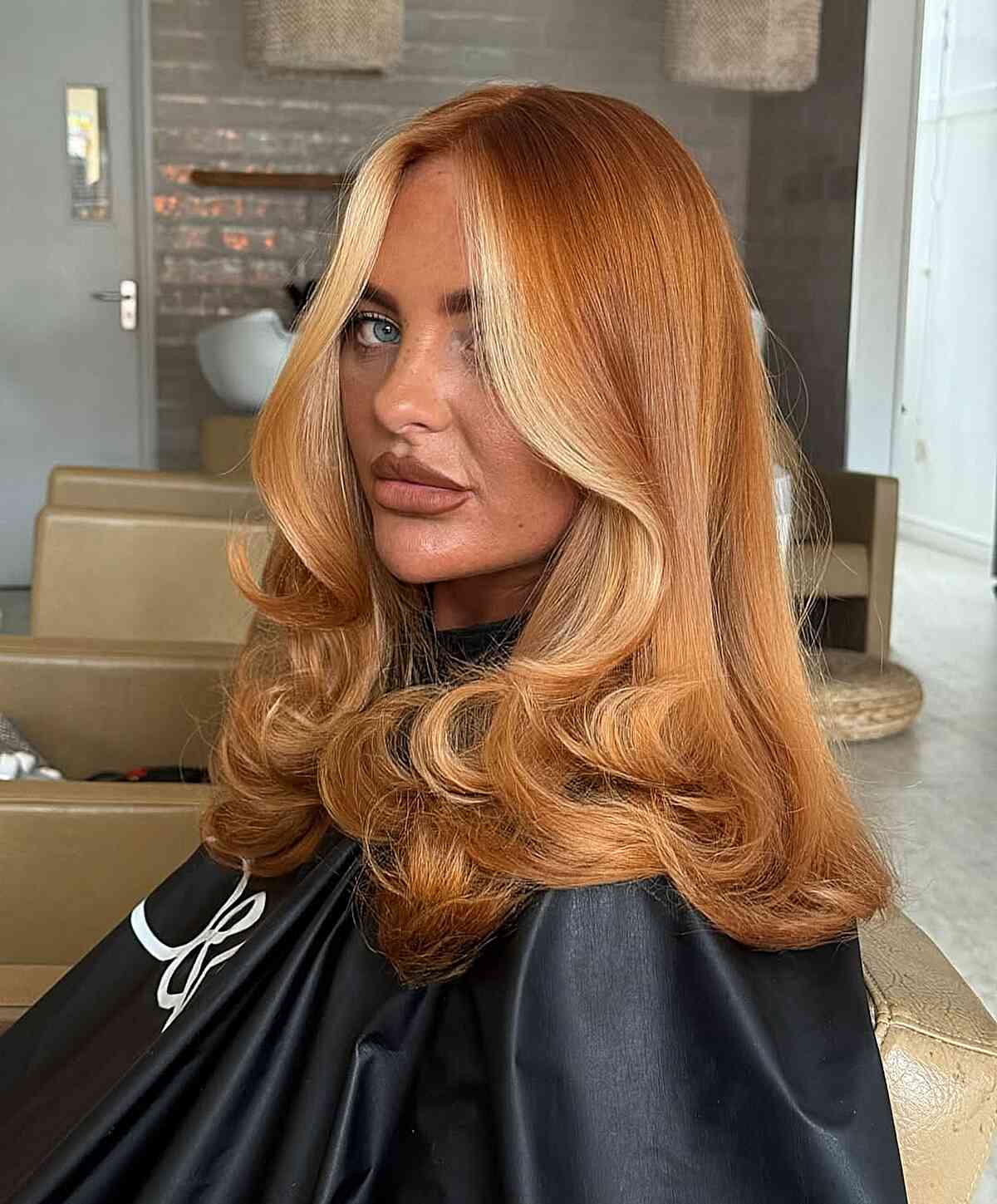 Dimensional Copper Waves with Face-Framing Layers