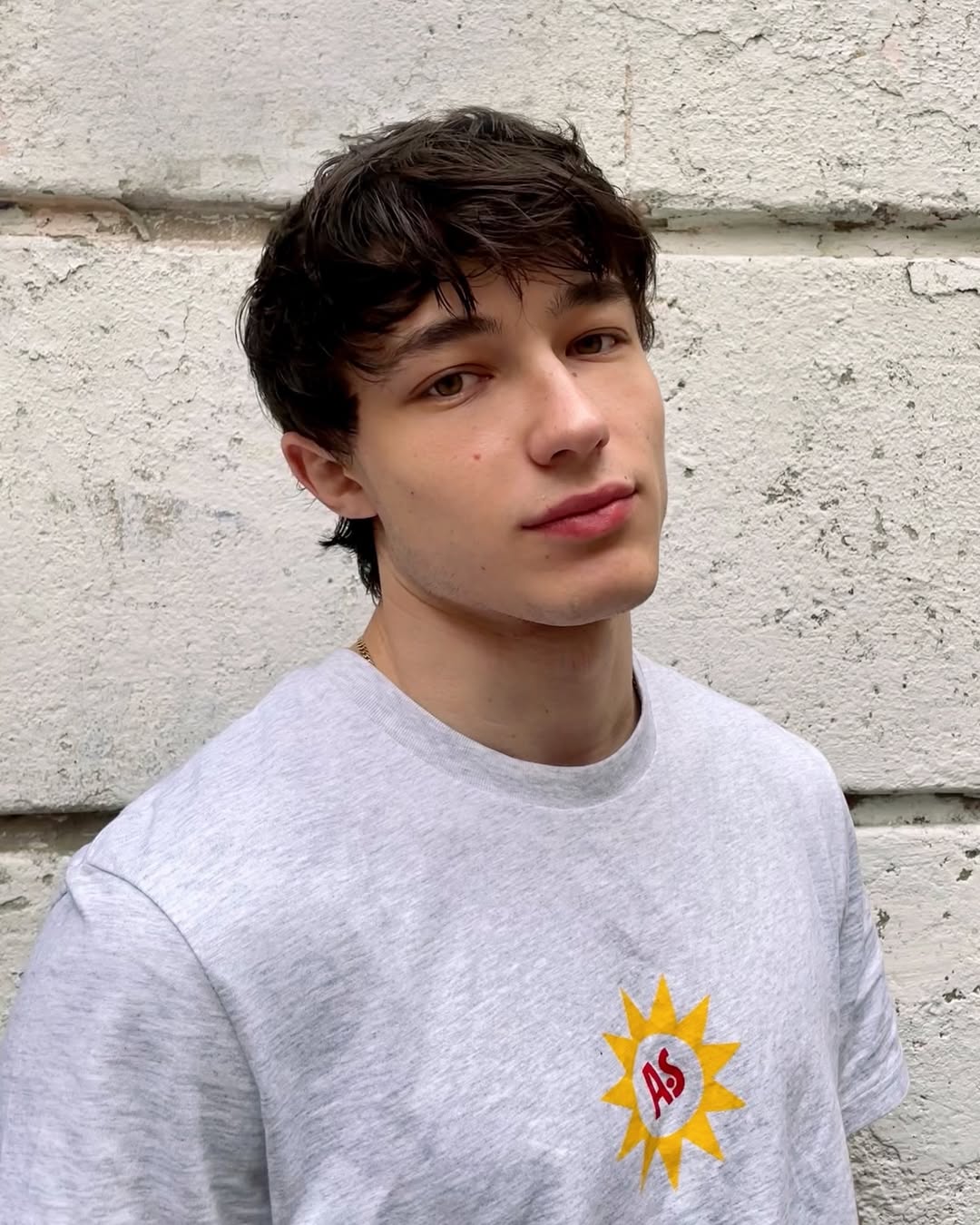 Effortlessly Casual Mid-Length Mod Cut