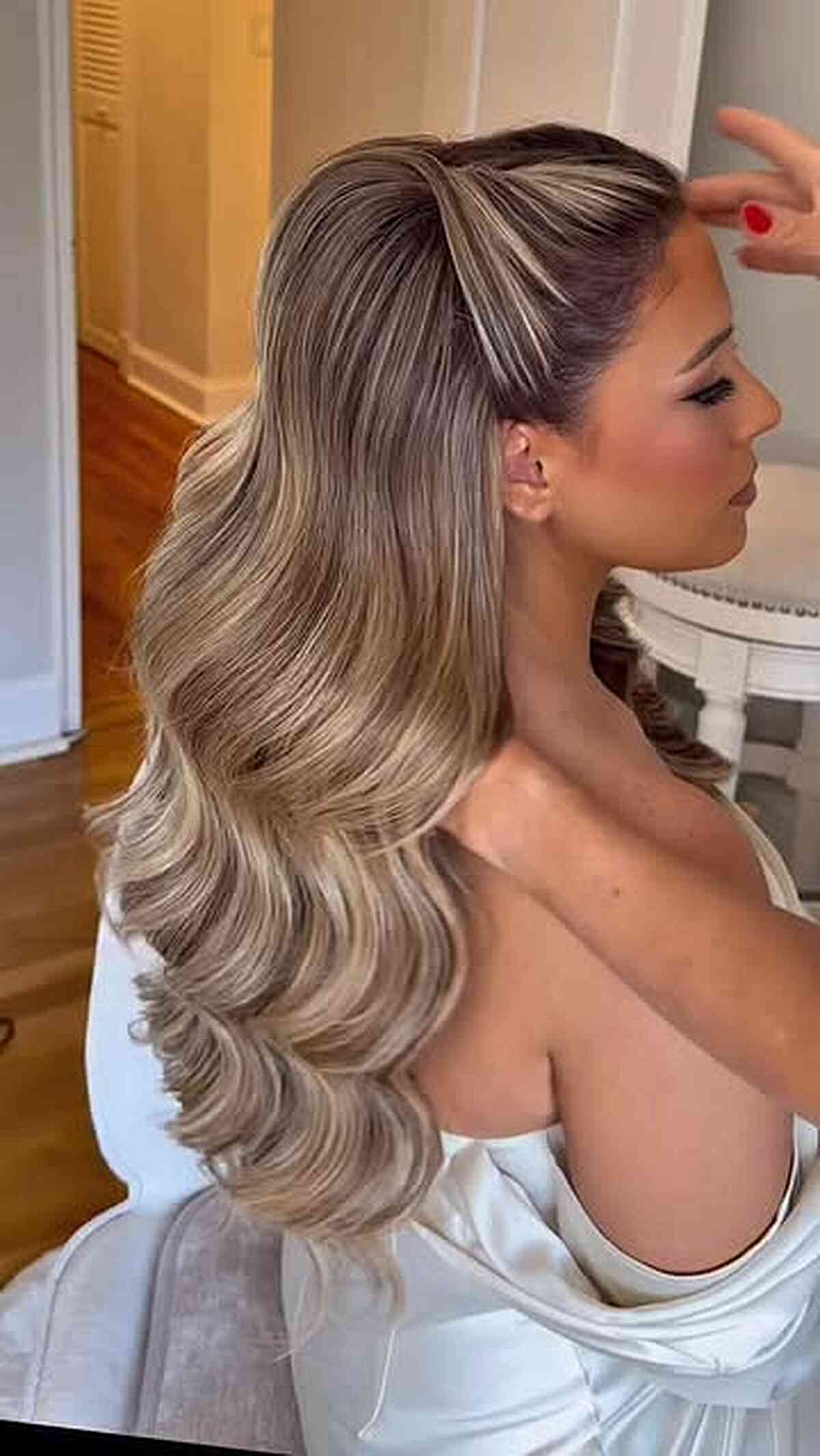 Glamorous Cascading Waves with Subtle Highlights
