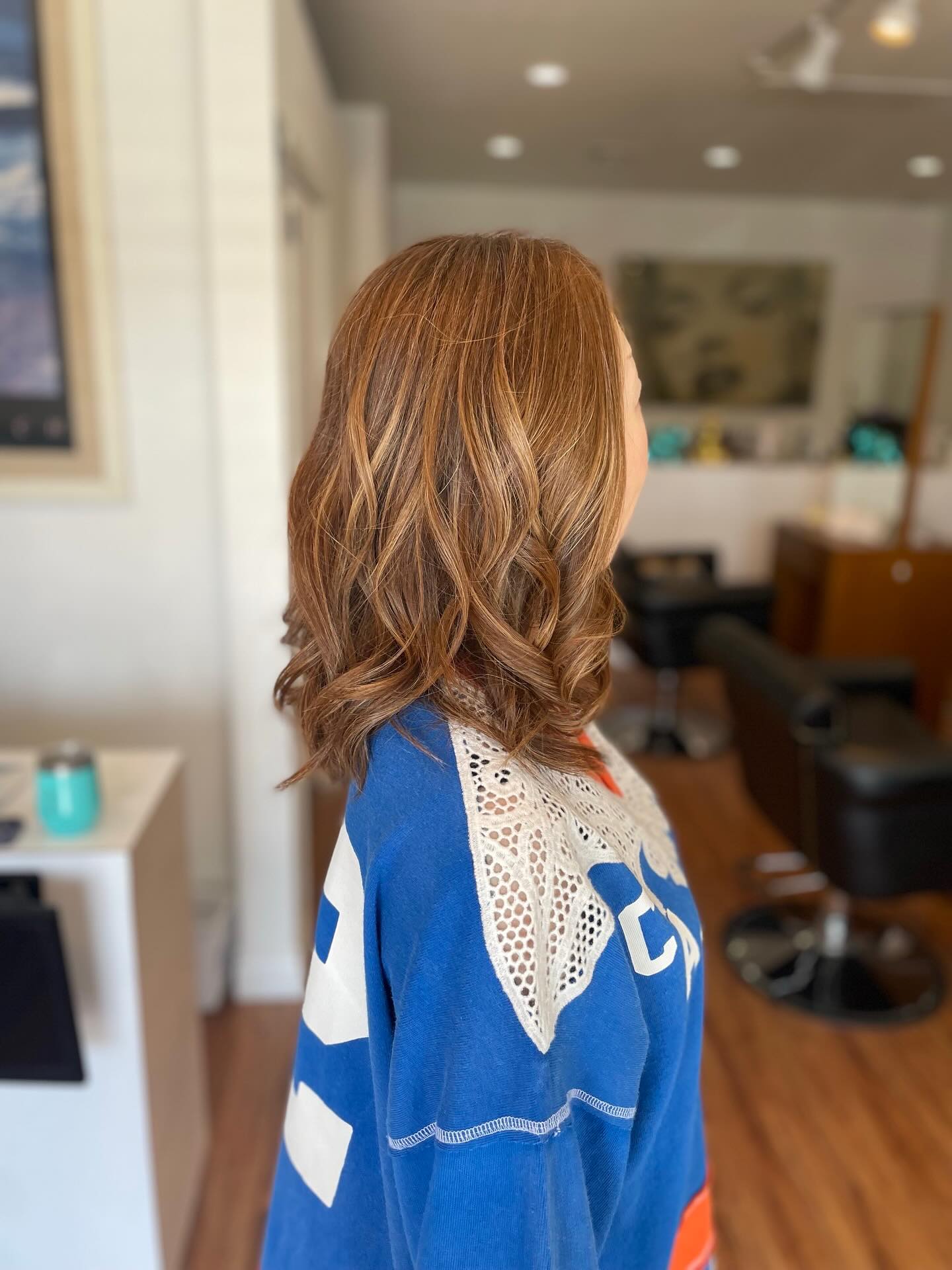 Golden-Copper Cascading Waves with Seamless Layers