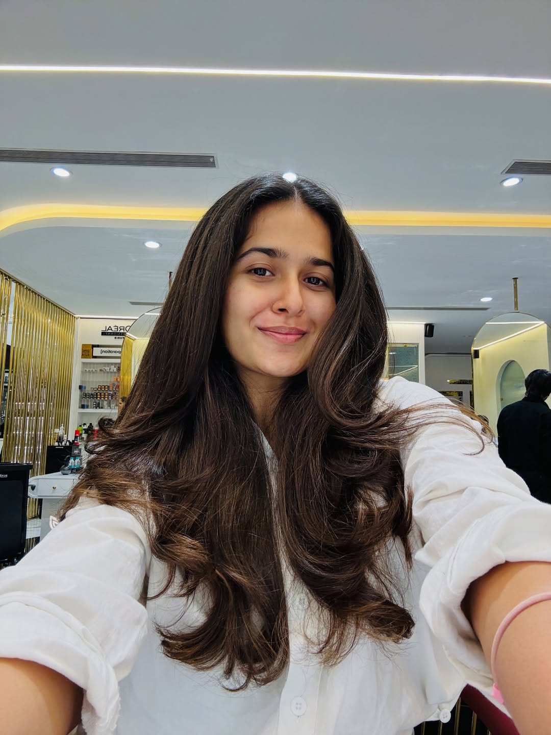 Lustrous Chestnut Waves with Soft Layering