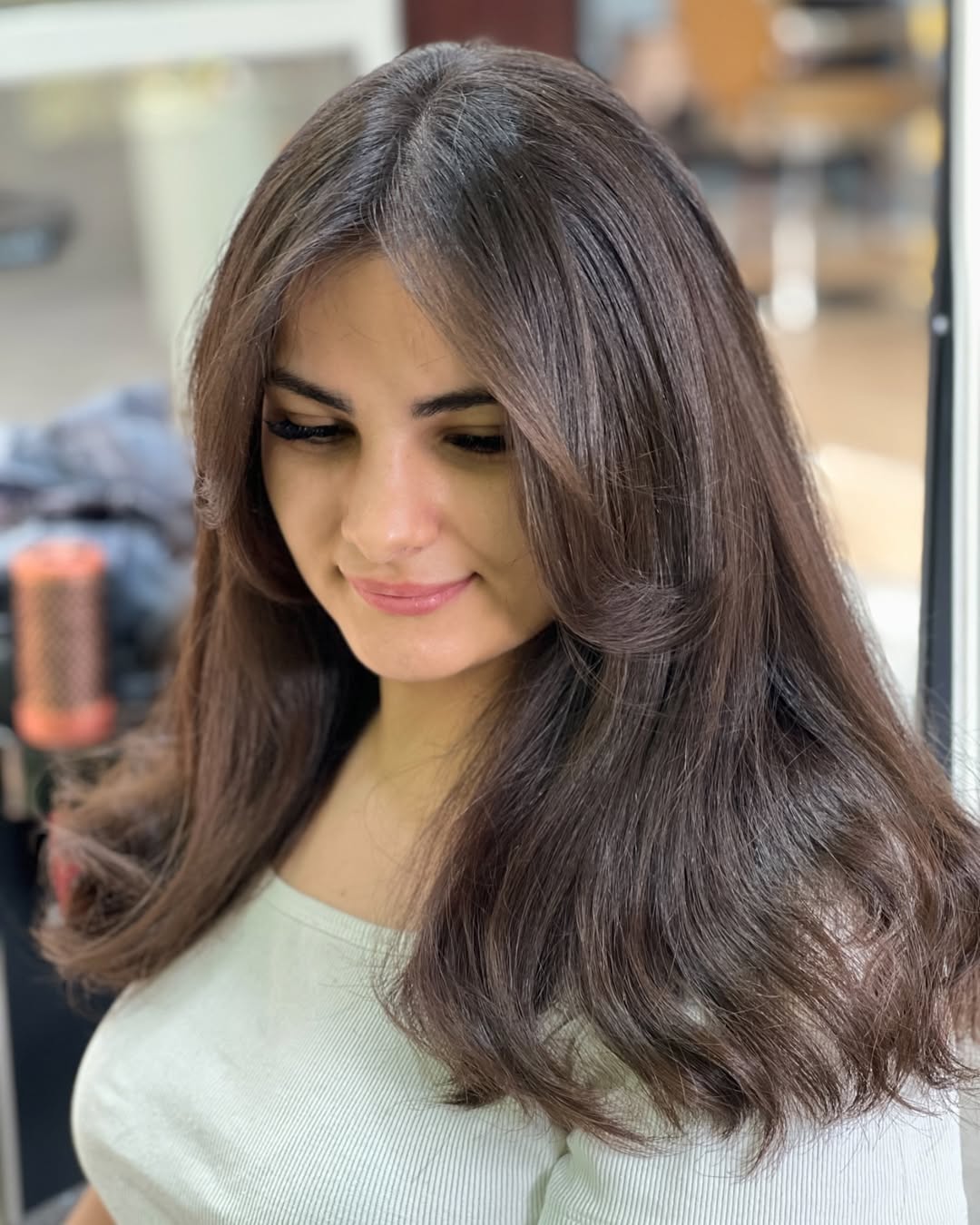 Luxurious Chestnut Flow with Feathered Ends