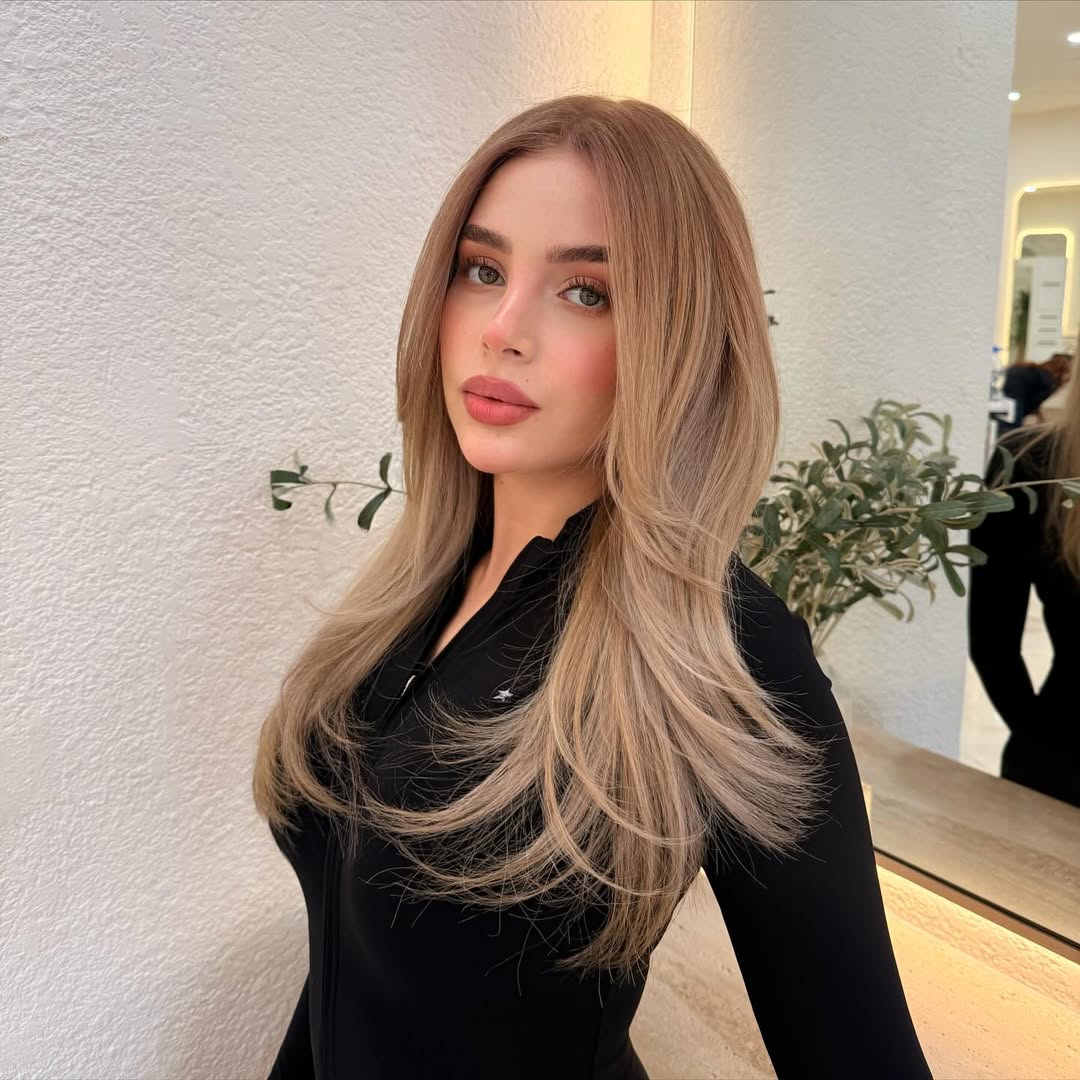 Soft Beige Blonde Layers with Gentle Waves