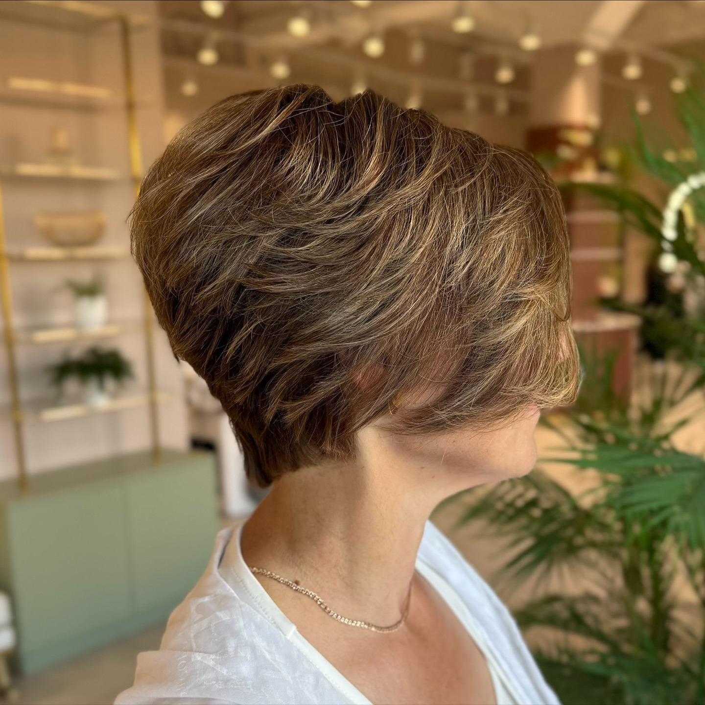 Bronzefarbenes Kastanienbraun, zerzaust, Pixie