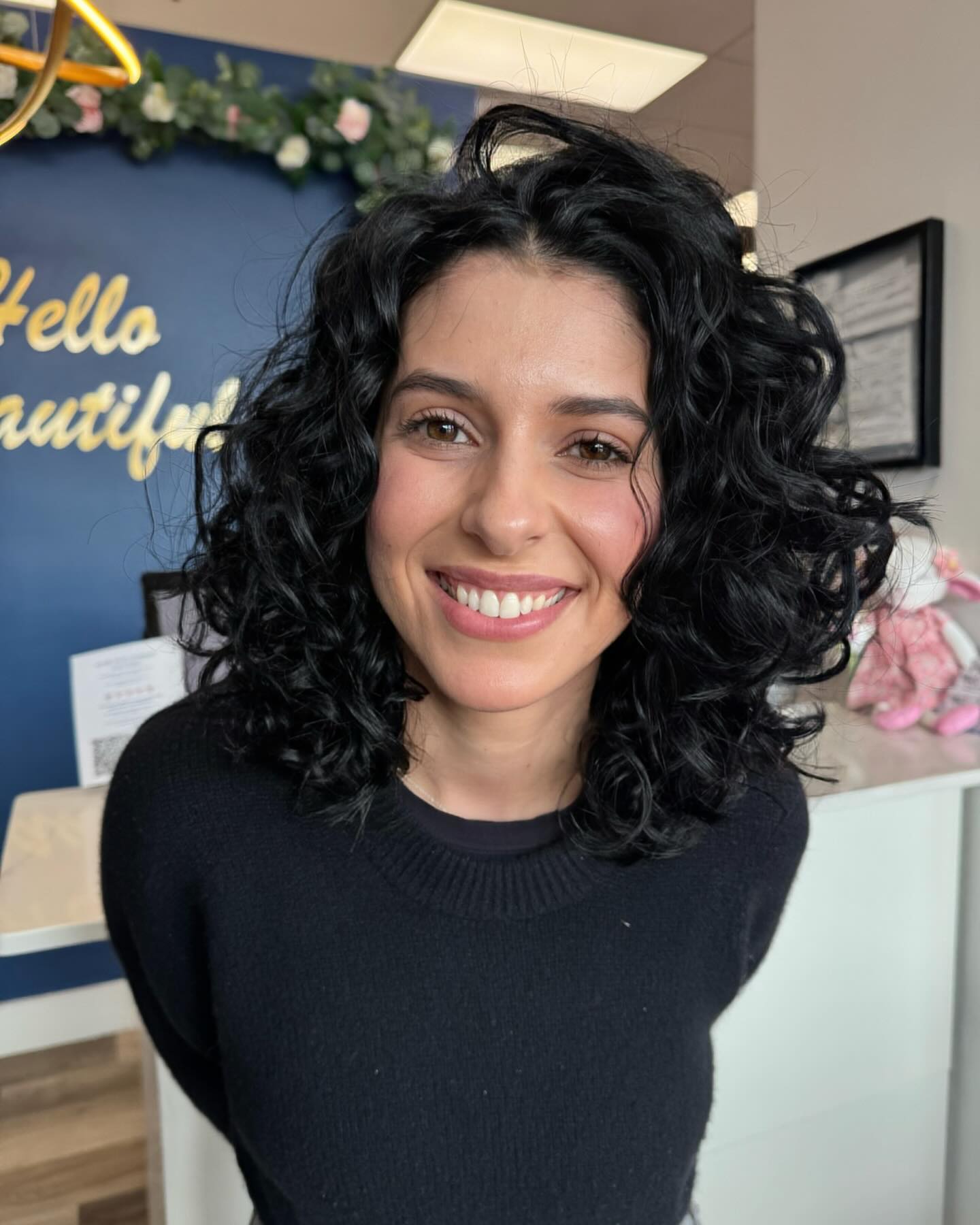 Charming Mid-Length Curls with Natural Volume