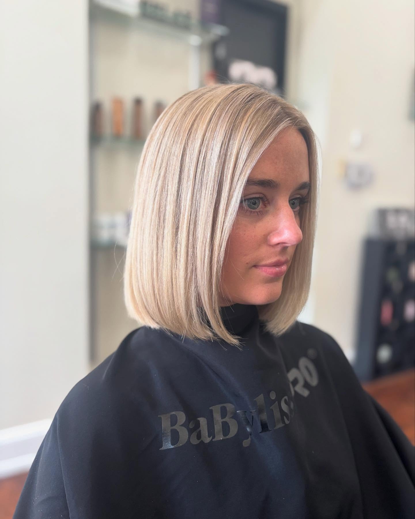 Chic Beige Blonde Layered Bob with Soft Ends