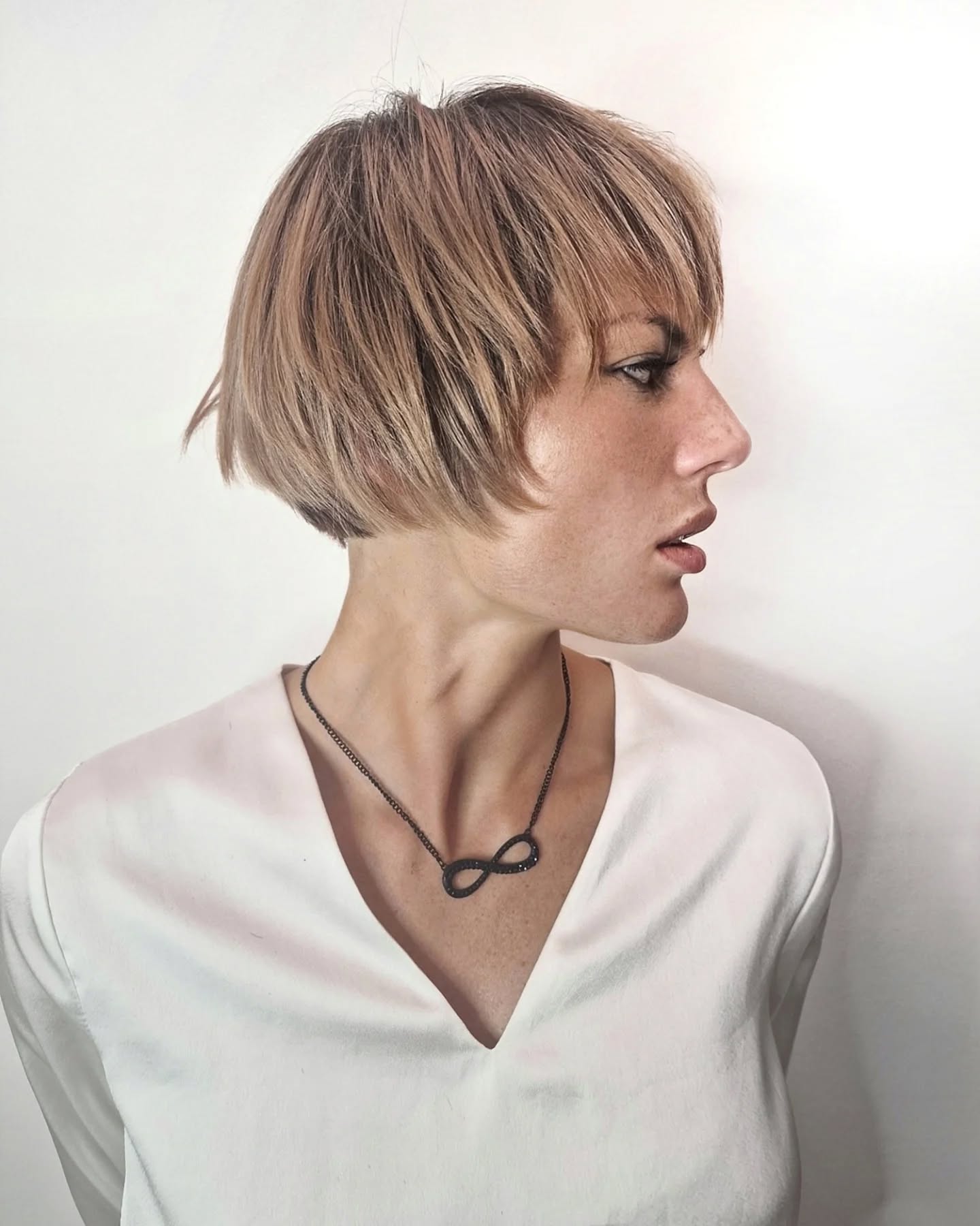 Dynamic Blonde Chop With Tapered Back