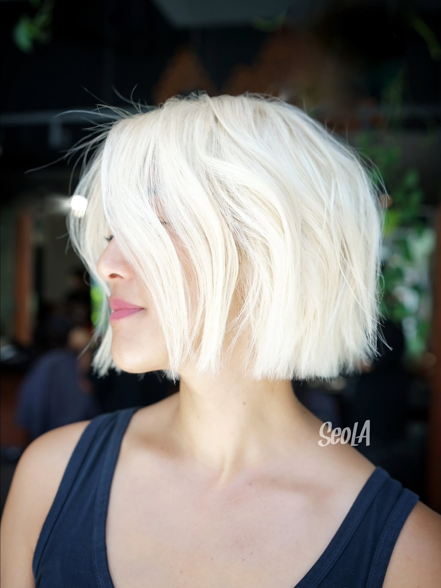 Müheloser, eisig-texturierter Bob mit Seitenscheitel