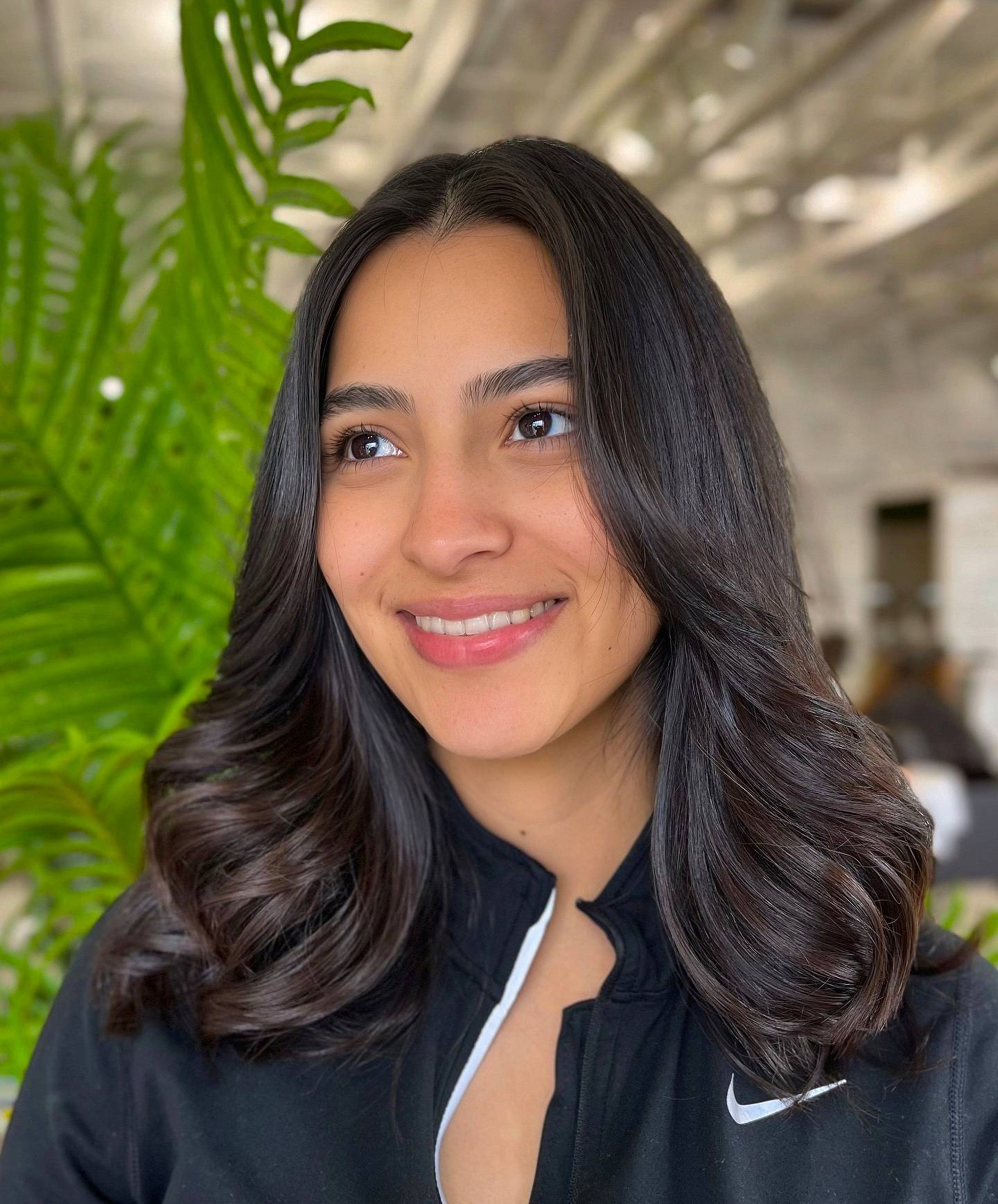 Glossy Mid-Length Layers with Soft Face-Framing Waves