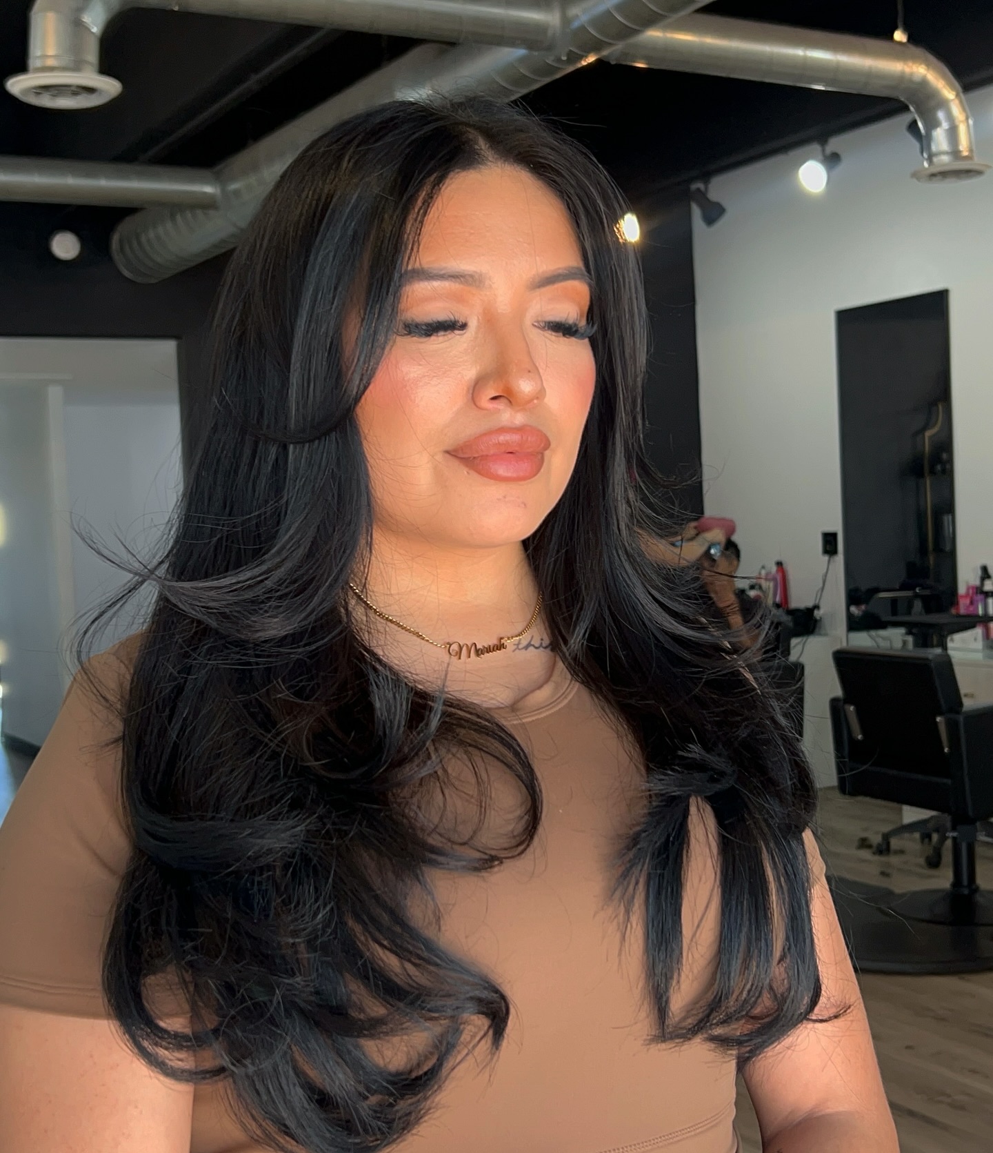 Glossy Midnight Waves with Light Feathering