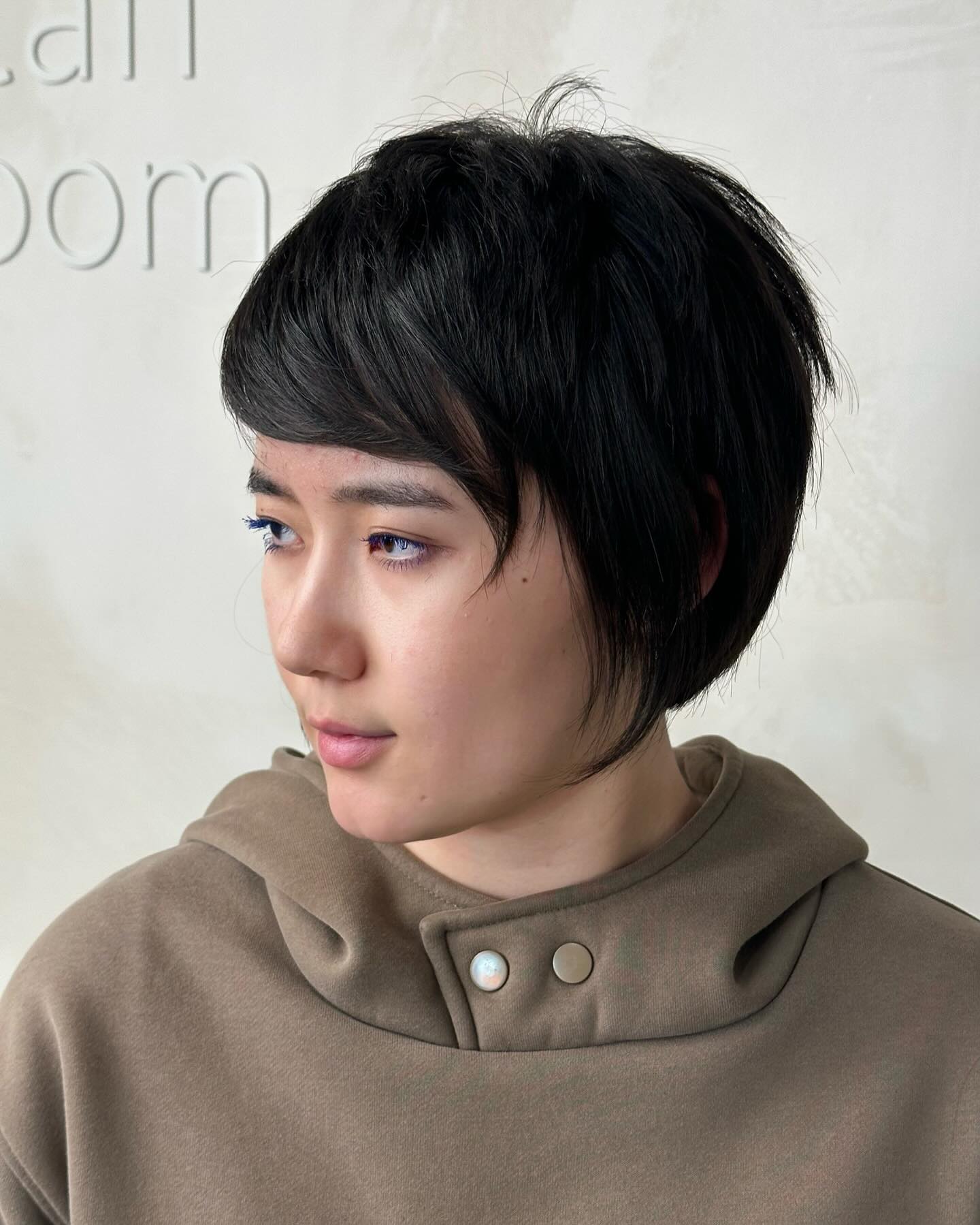 Sleek Black Tousled Pixie with Natural Movement