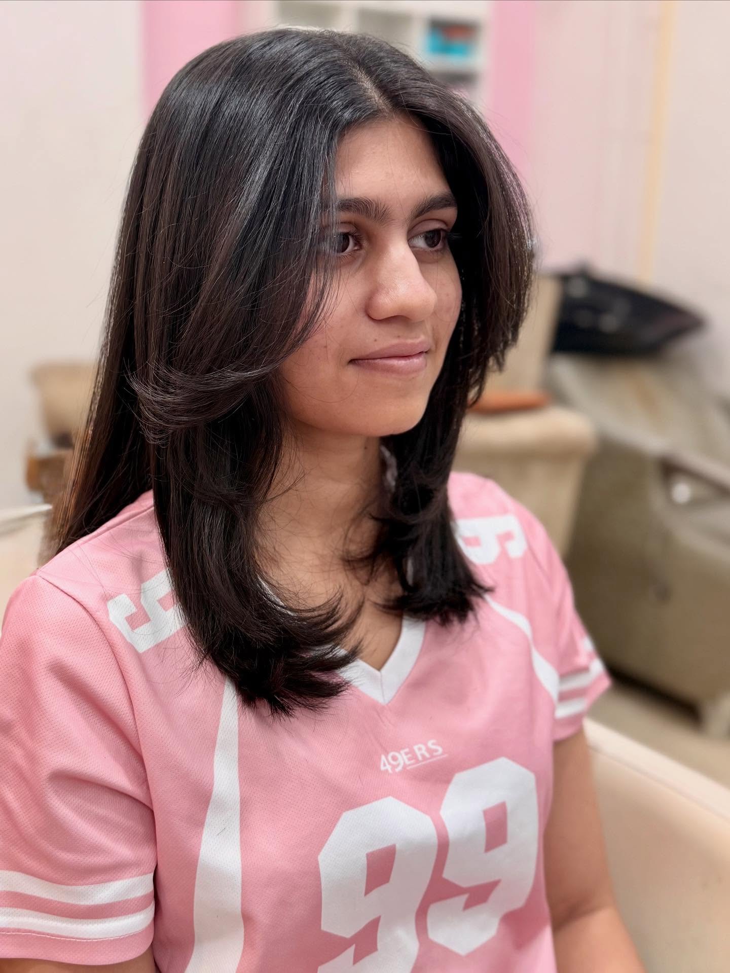 Sleek Chestnut Layers with Subtle Highlights