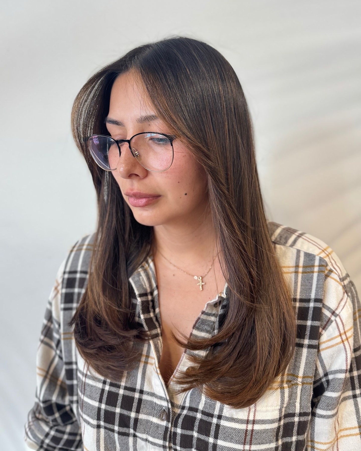 Sleek Mid-Length Haircut with Soft Face-Framing Layers