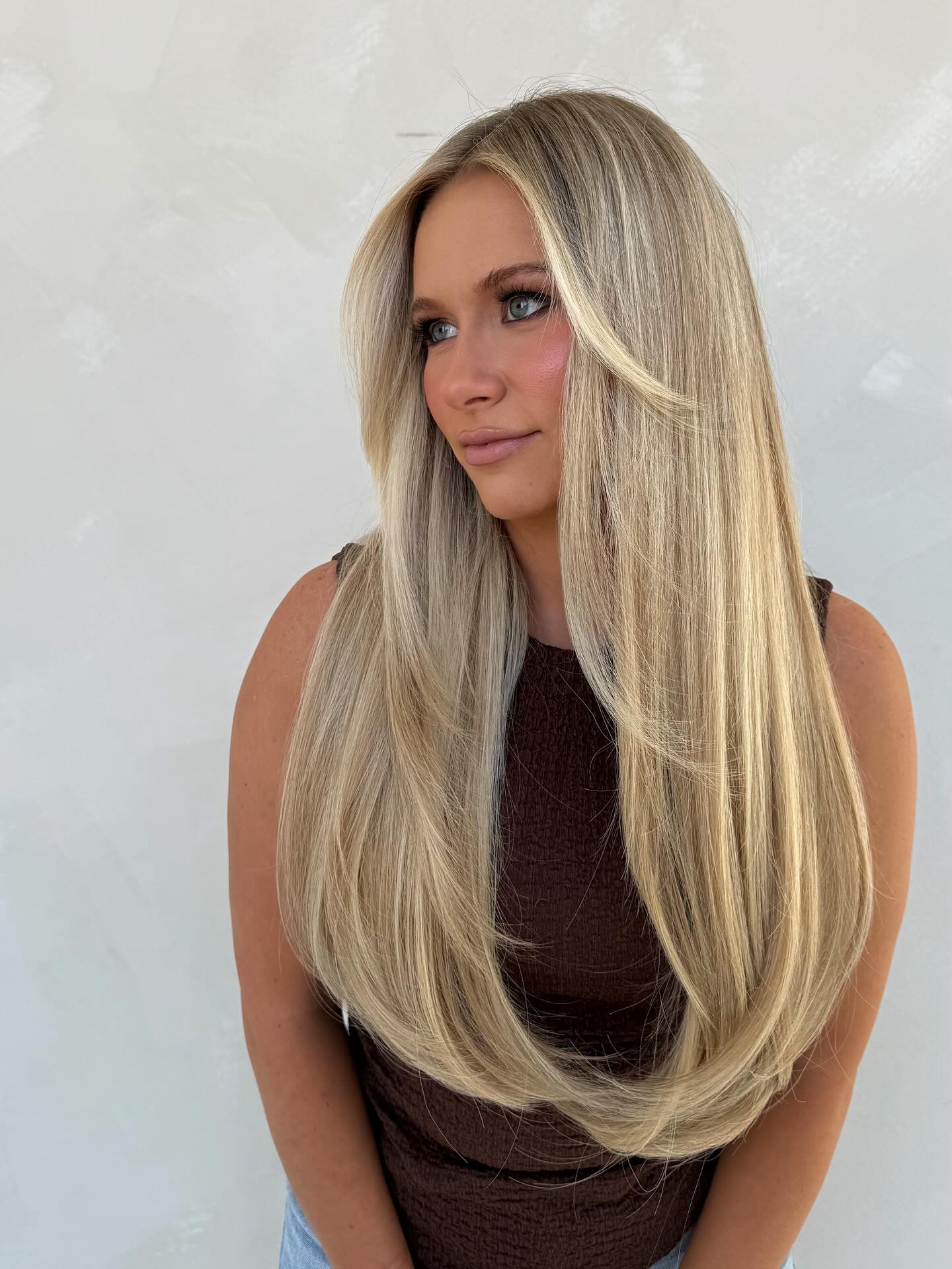 Elegantes Vanilleblond mit sanften Wellen