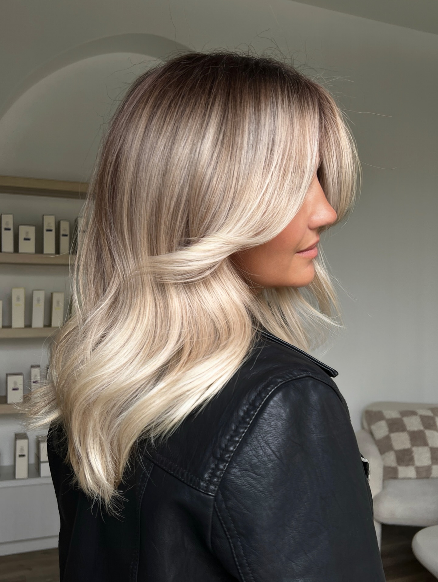 Sanfte blonde Highlights mit zarter Stufenung