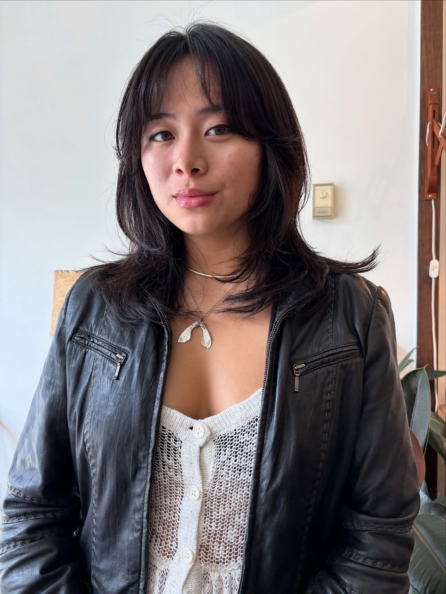 Stylish Mid-Length Cut with Soft Layers and Face-Framing Texture