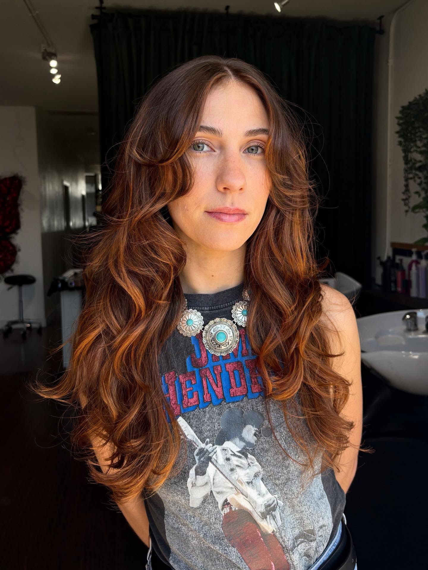 Subtle Chestnut Waves with Soft Gradation