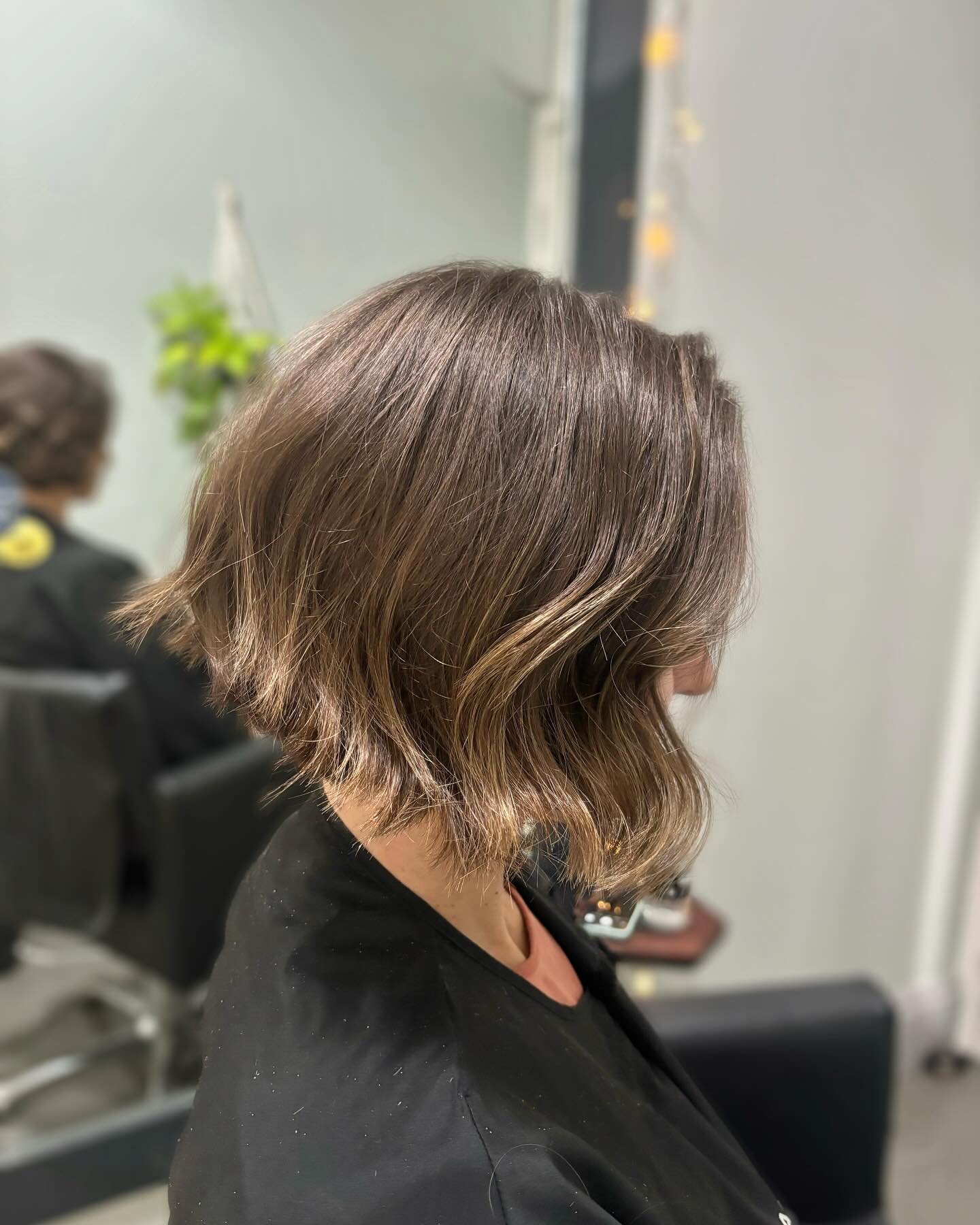Textured Wavy Inverted Bob with Soft Highlights