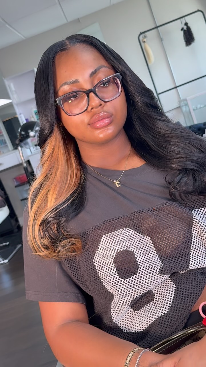 Two-Tone Soft Waves with Face-Framing Highlights