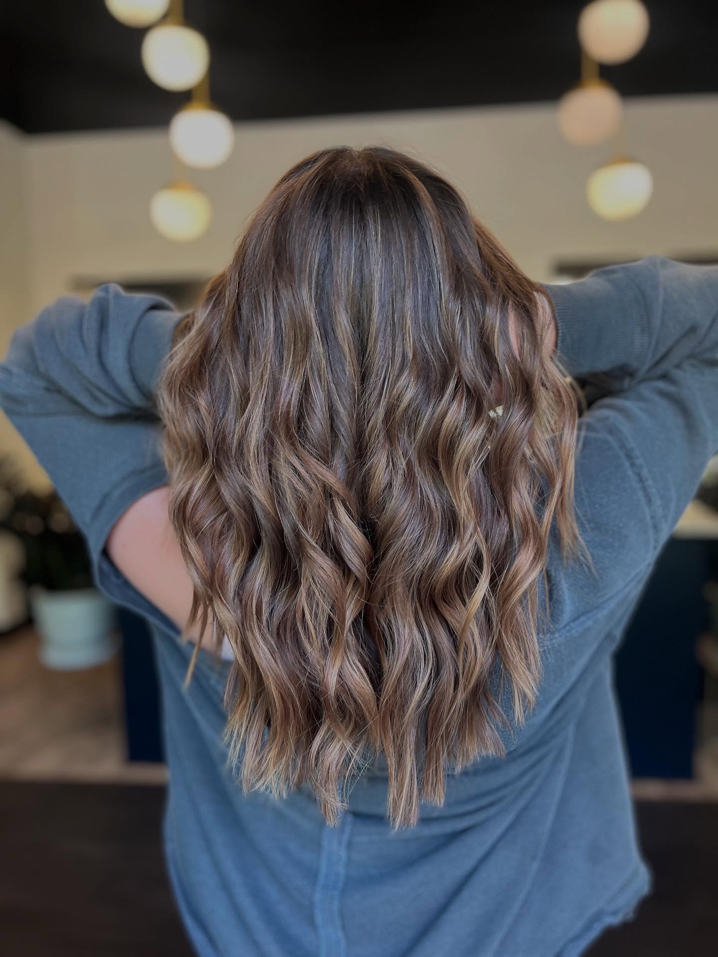 Chic Caramel Waves with Subtle Ash Highlights