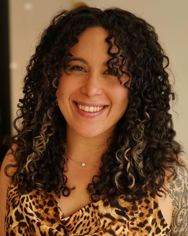 Deep-Contrast-Curly-Layers