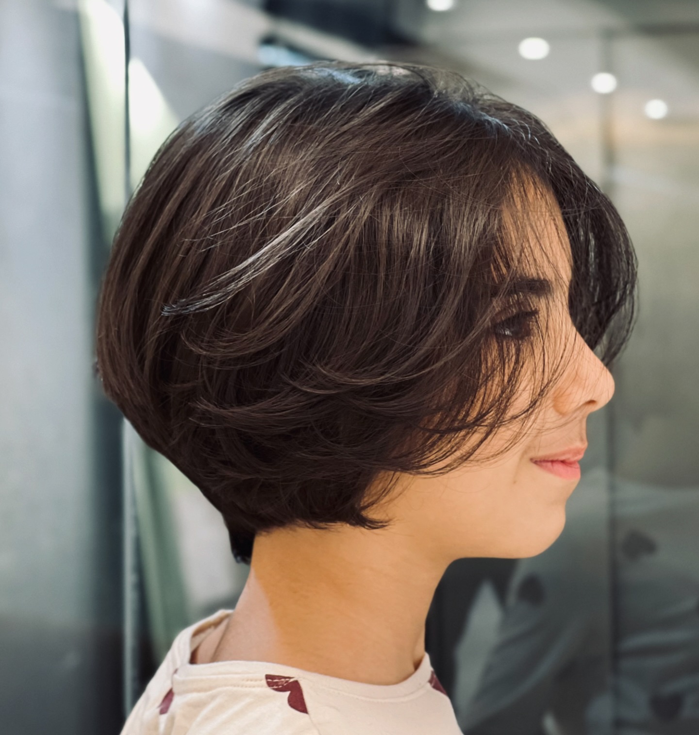 Dynamic Brunette Bob with Subtle Highlights