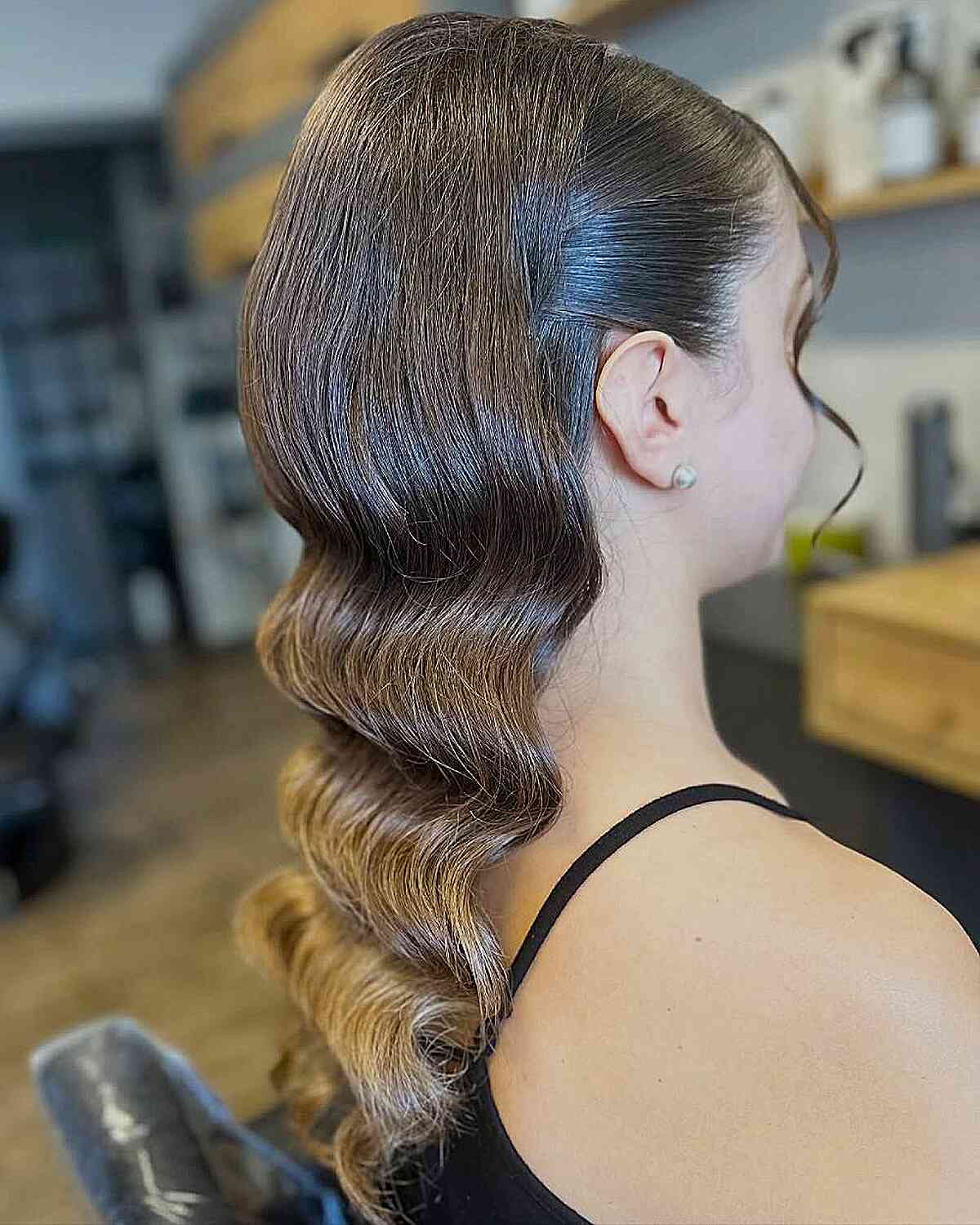 Elegant Vintage Wave Hairstyle