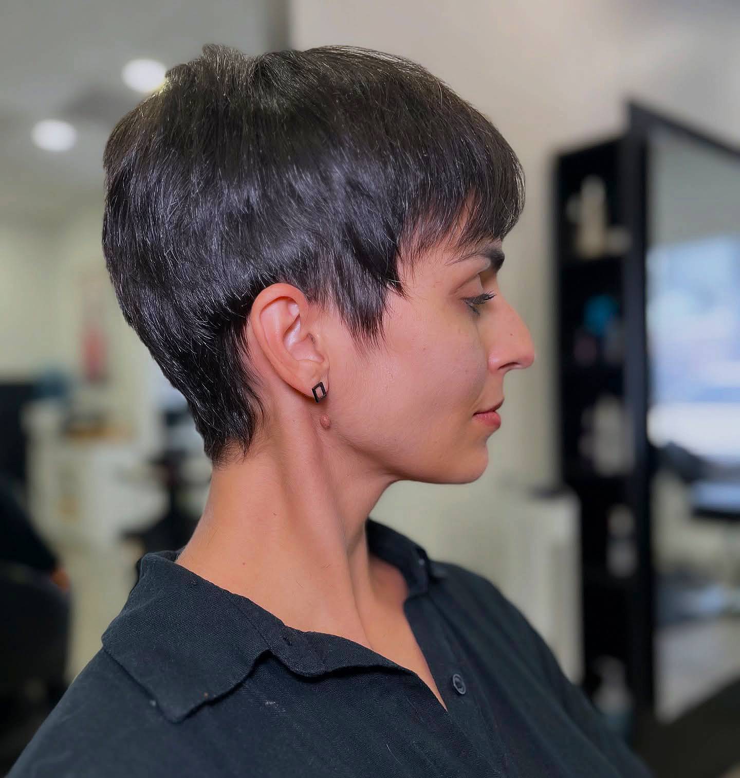 Modern Textured Short Crop with Subtle Layers