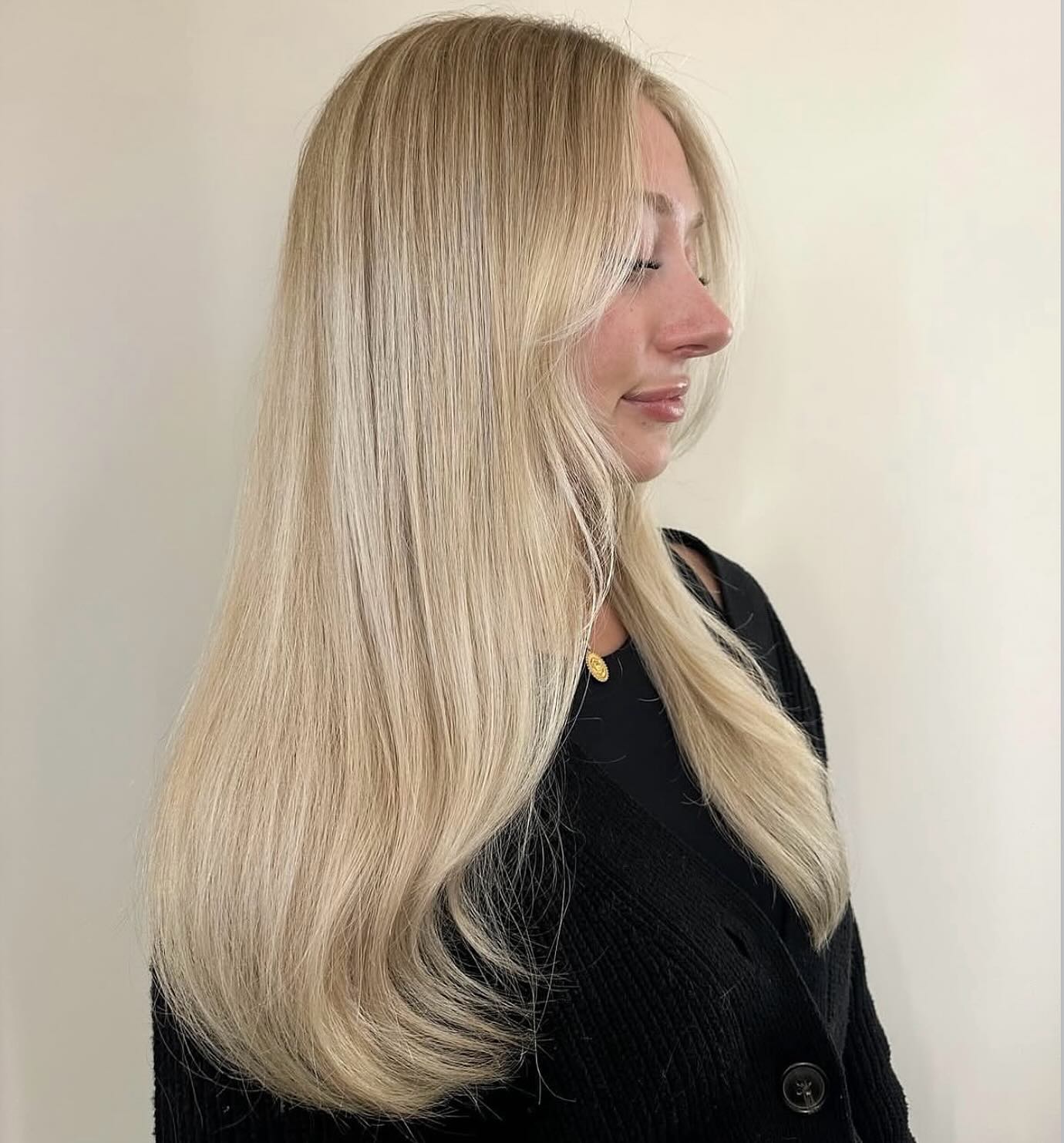 Platinum-Blonde-Straight-Cascade