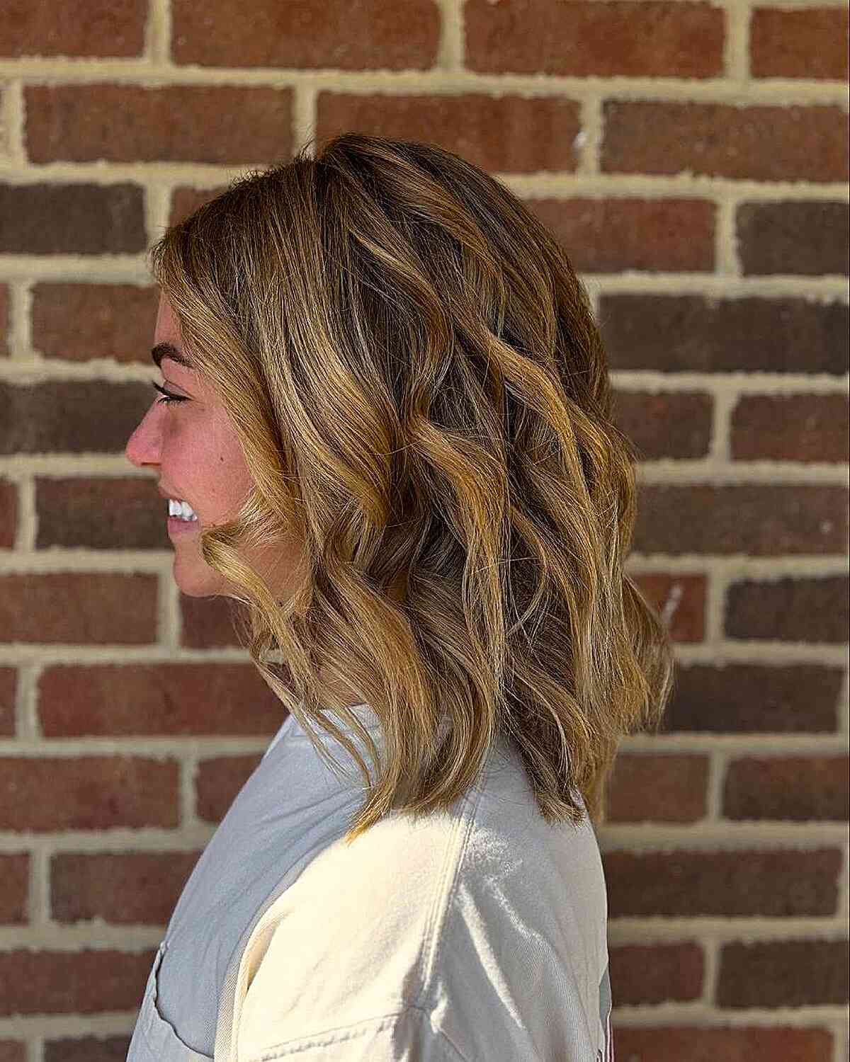 Stylish Shoulder-Length Beach Waves
