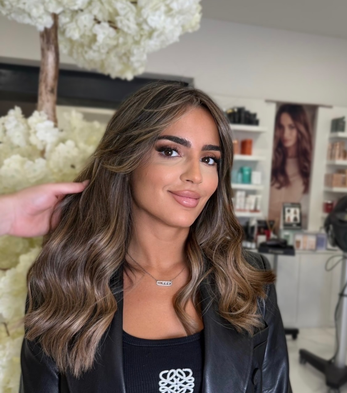 Dokulu Dalgalar Üzerinde İnce Karamel Balayage