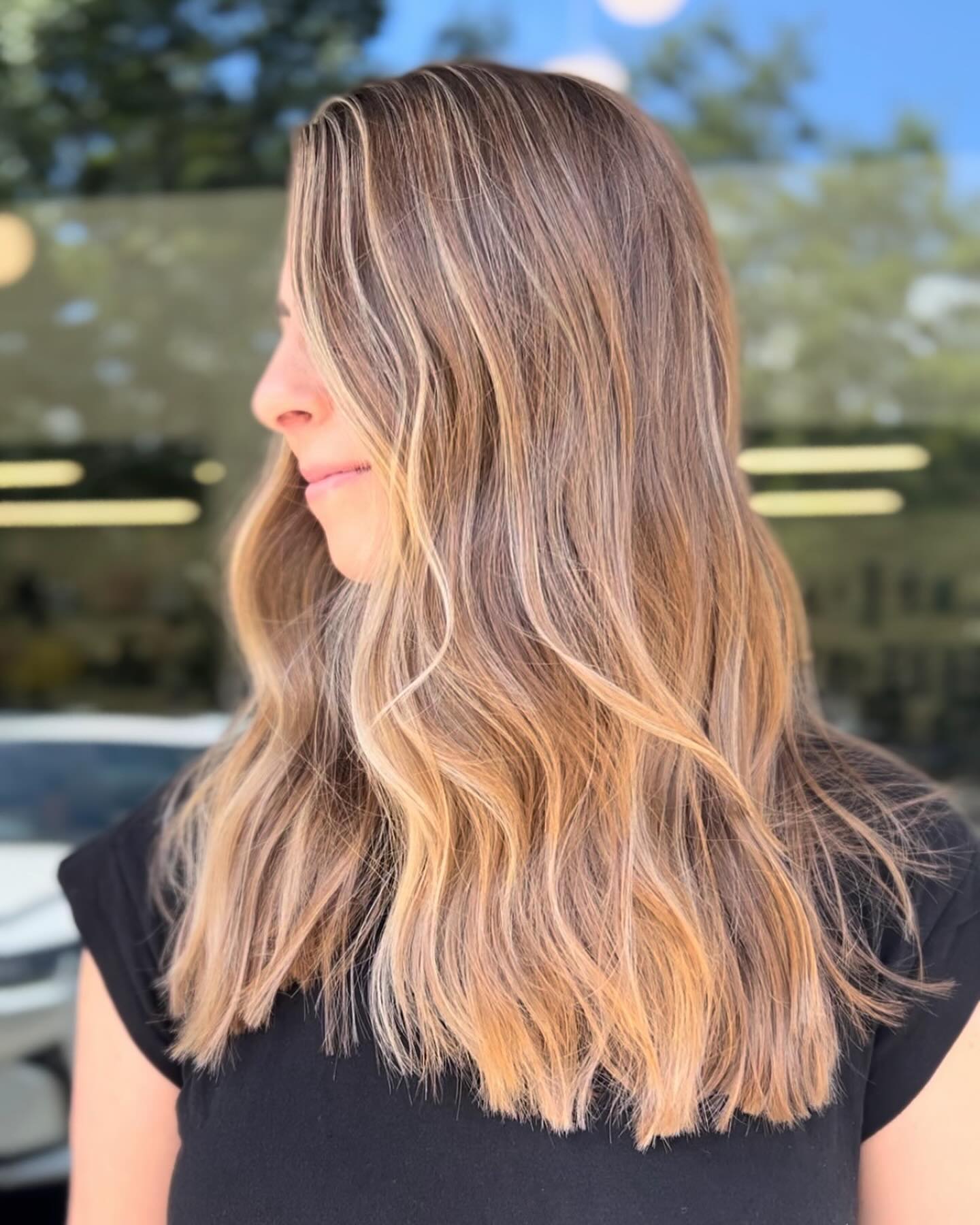 Warm Multi-Tonal Layered Mid-Length Cut