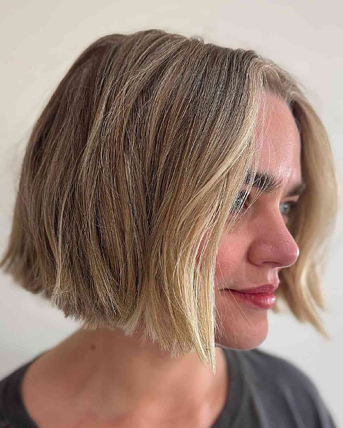 Chic Chin-Length Layered Bob