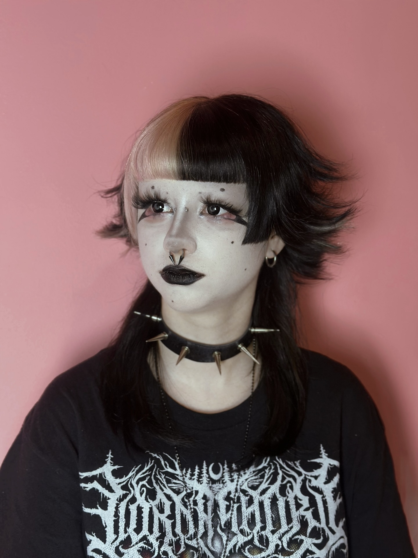 Dramatic Black Micro-Bang with Layered Waves