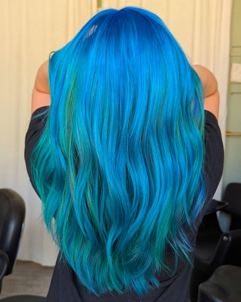 Dynamic Long Waves with Bold Aqua and Teal Highlights