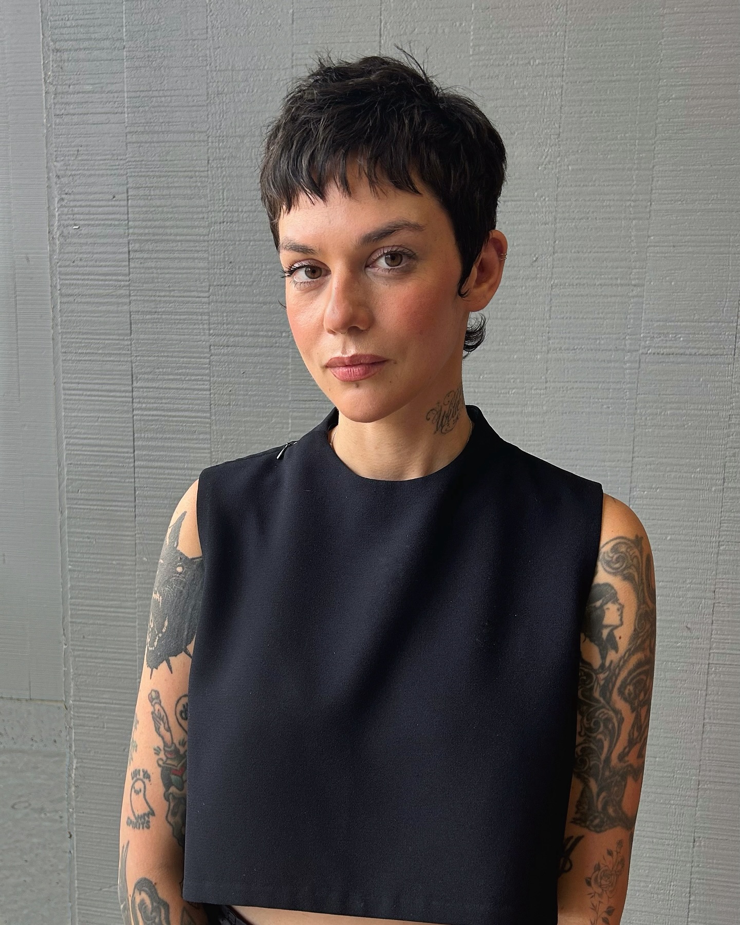 Edgy Textured Pixie Cut with Sharp Contours
