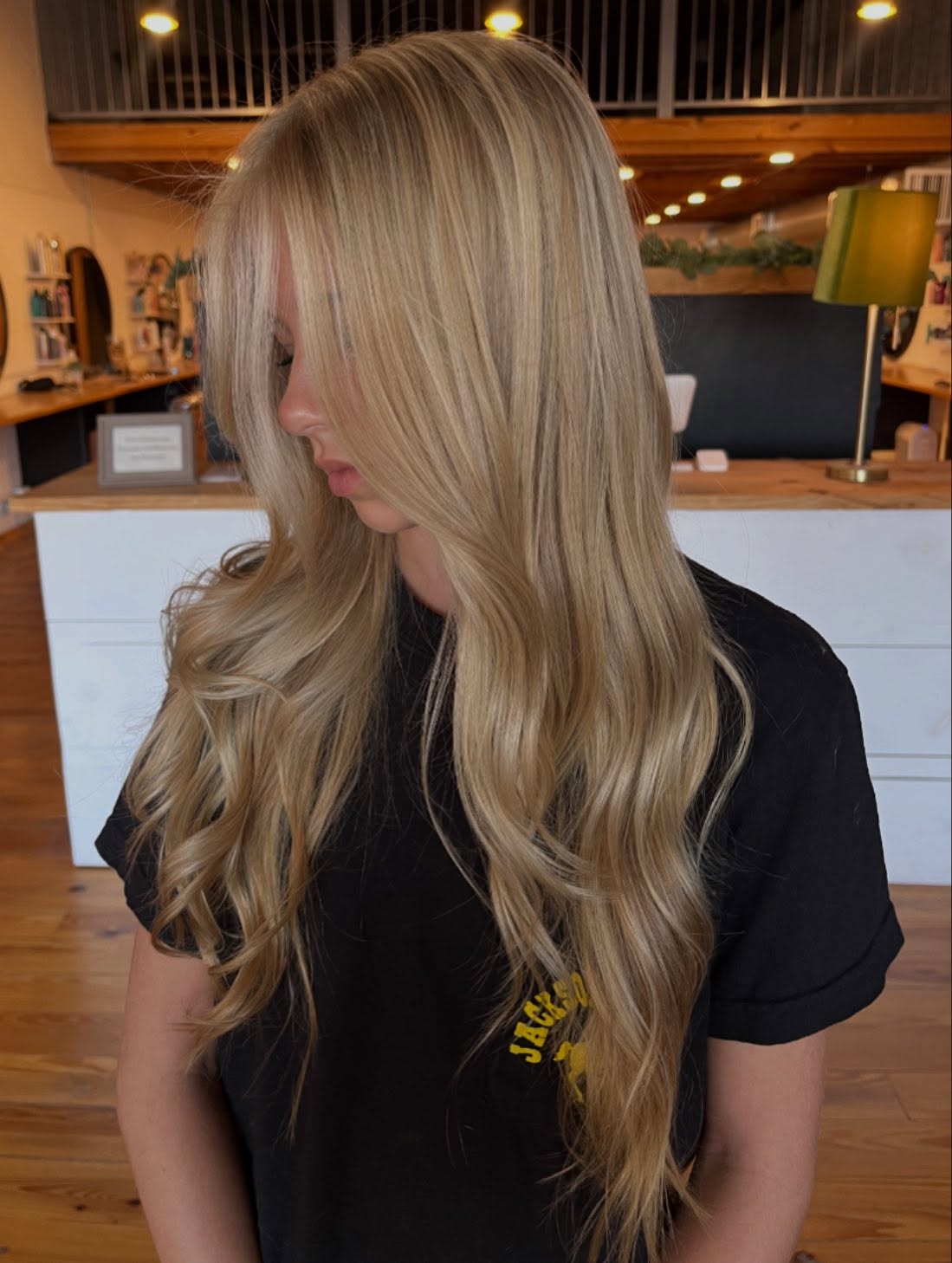 Golden-Blonde Beachy Waves with Smooth Transition