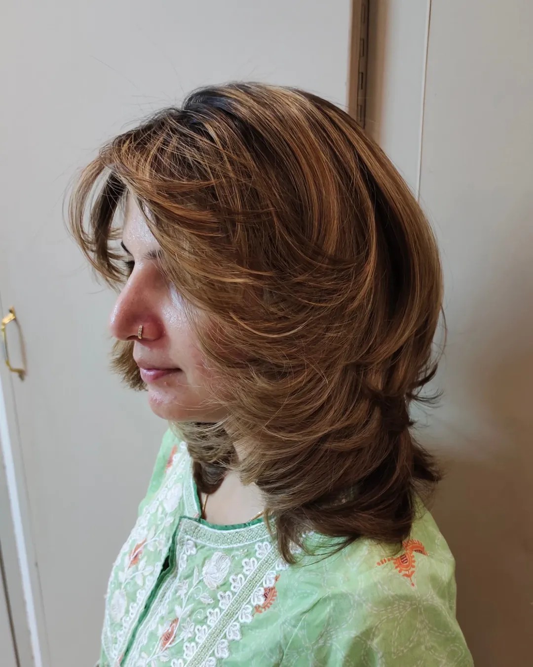 Dynamic Caramel Swirl Shoulder-Length Cut