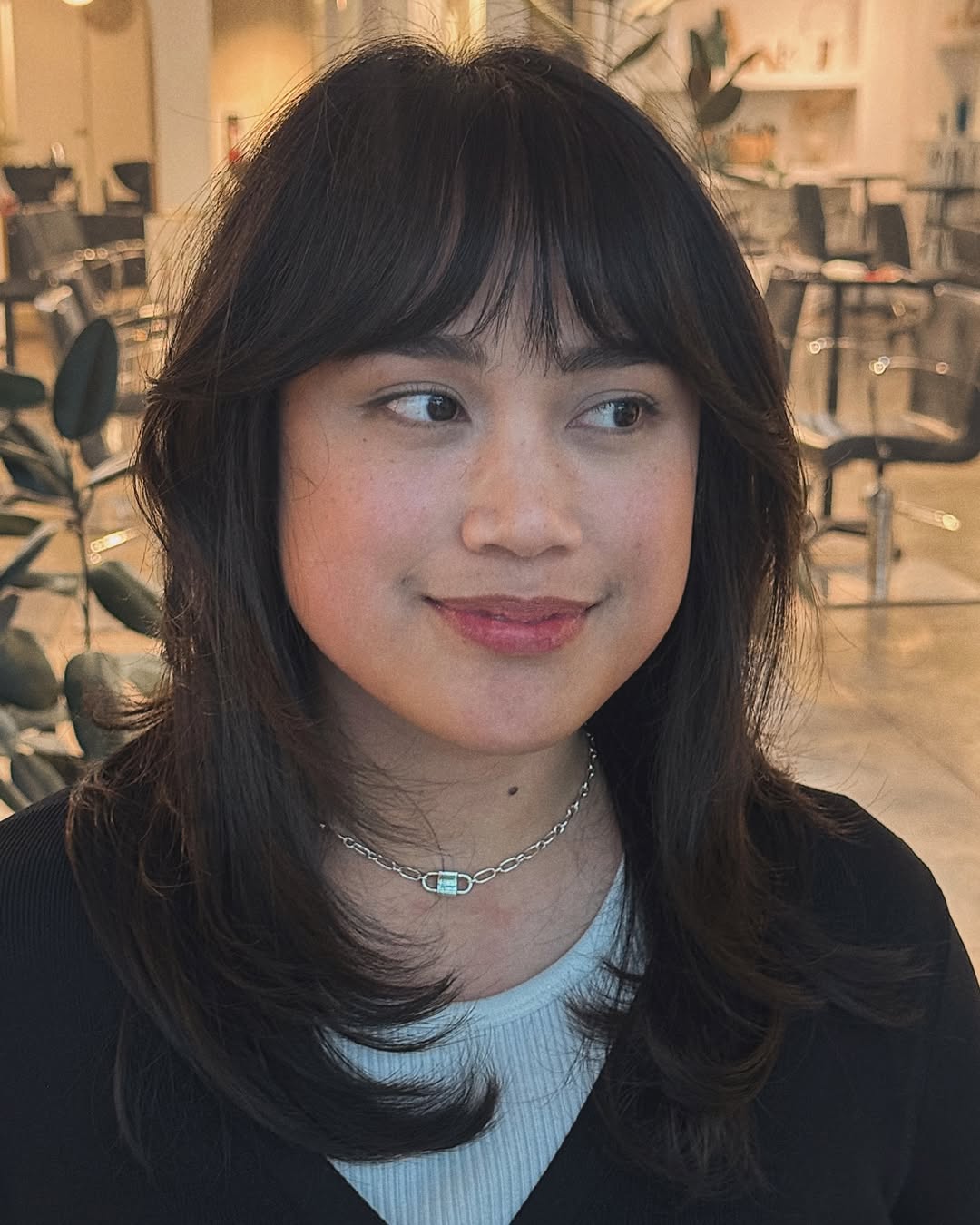 Franja leve e despojada com camadas sutis