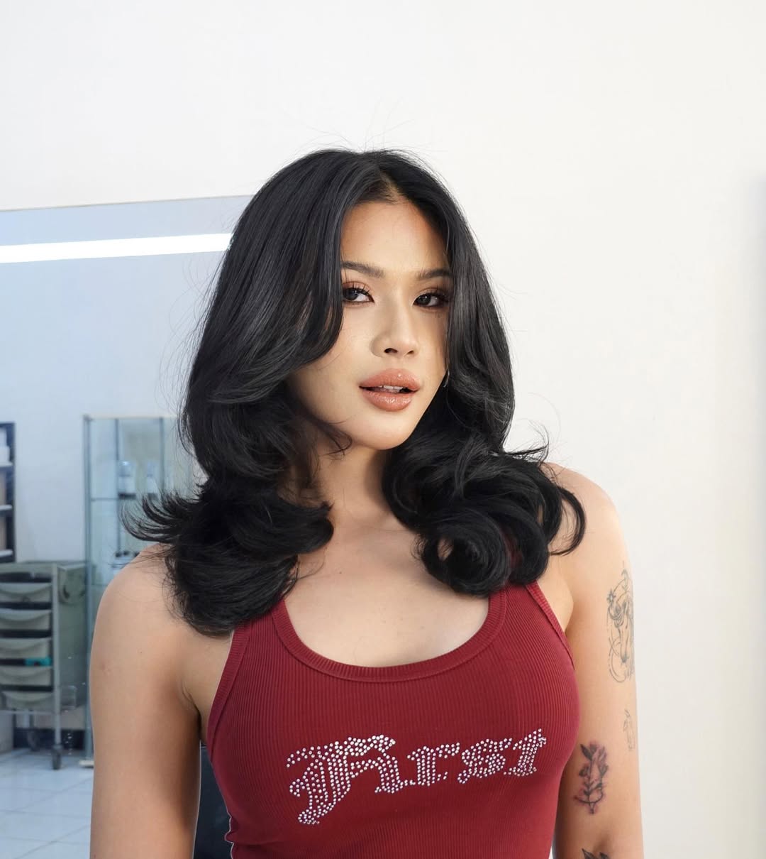 Glossy Ebony Waves with Dramatic Volume