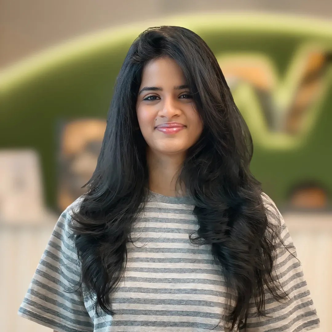 Luminous Black Cascade with Gentle Waves