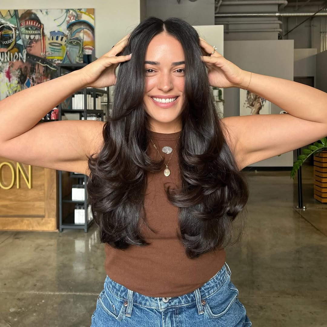 Luxuriant Rich Chocolate Waves with Dynamic Layers