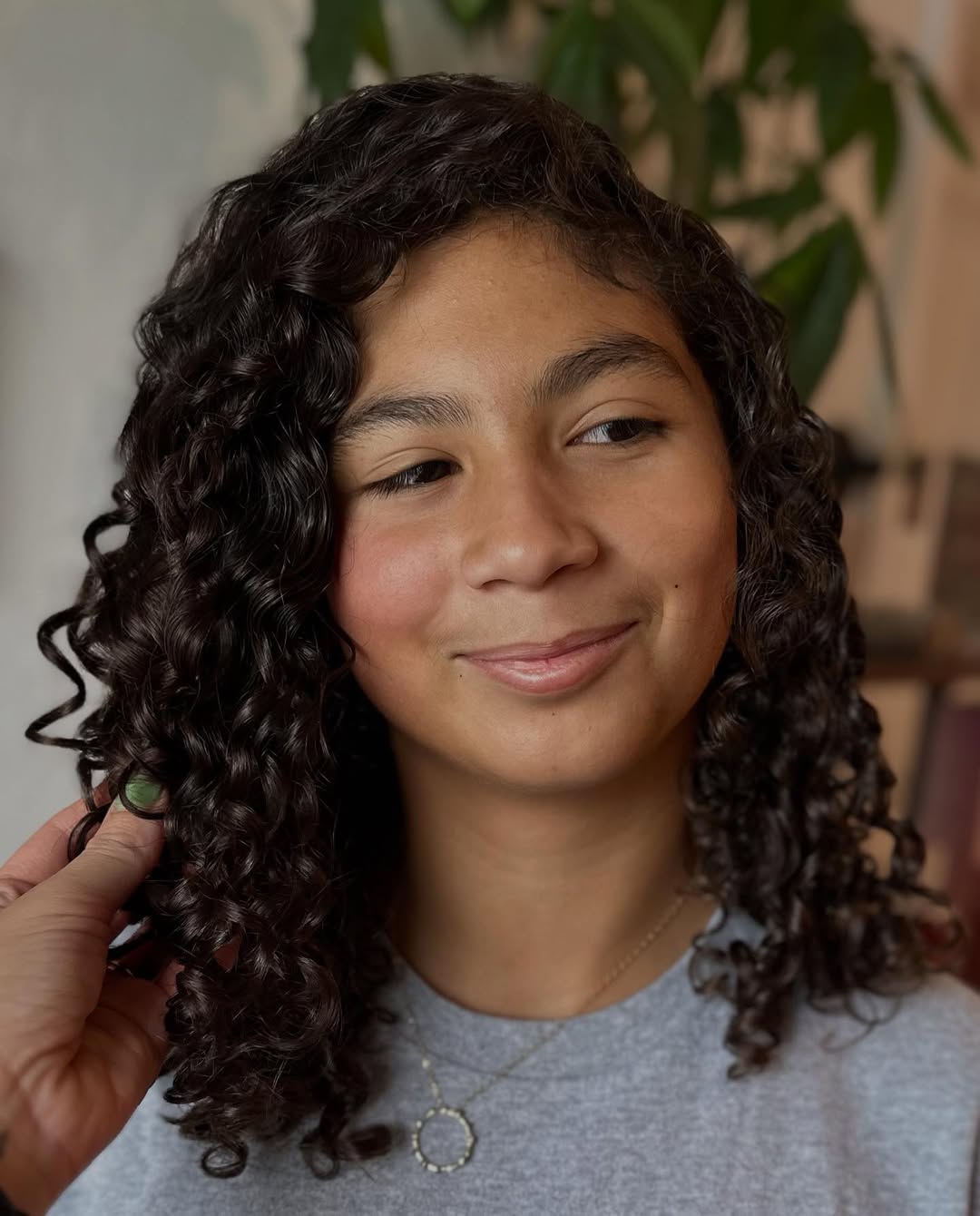 Radiant Lustrous Shoulder-Length Curls