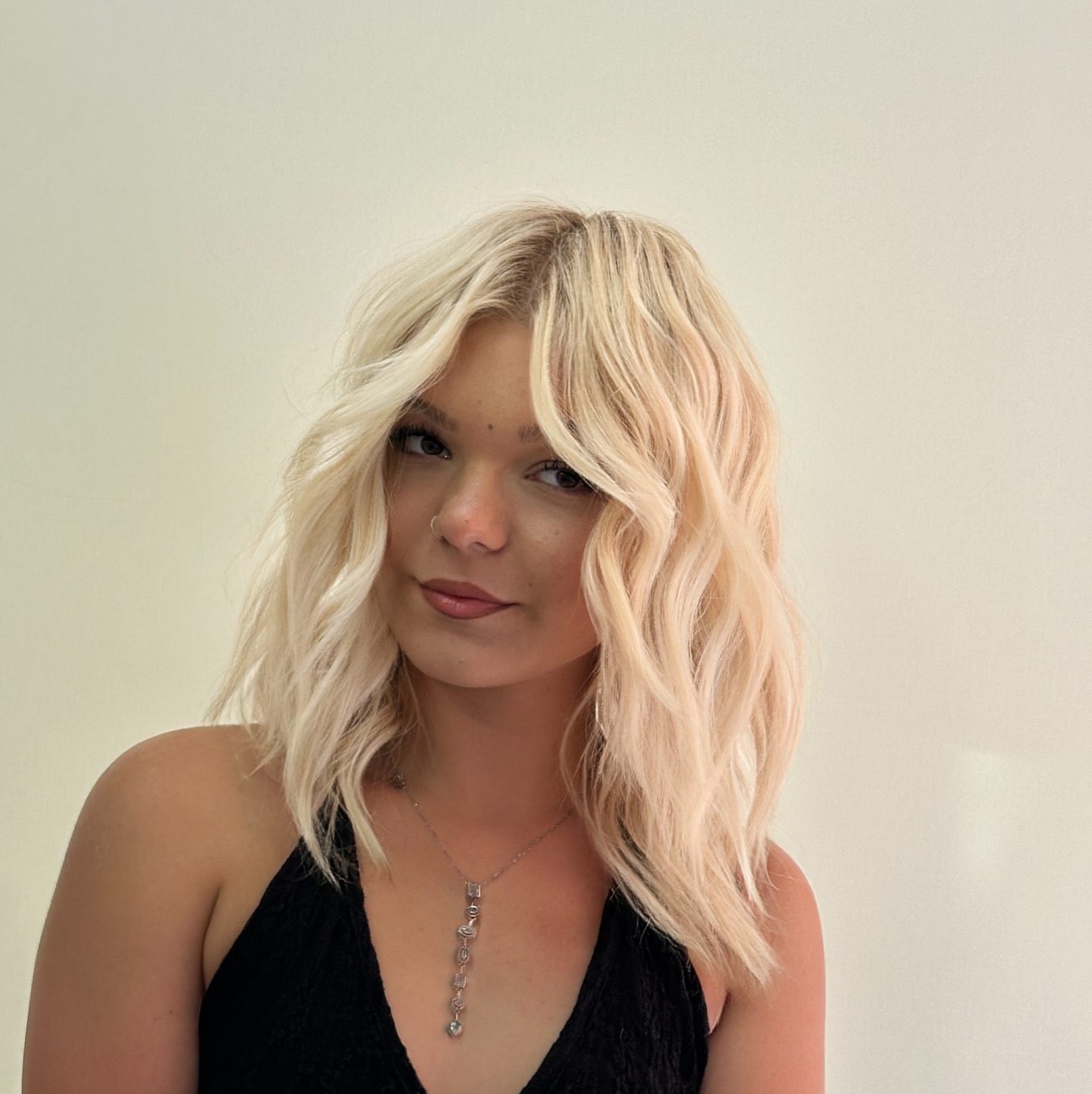Blonde Beach Waves mit dezenten Stufen