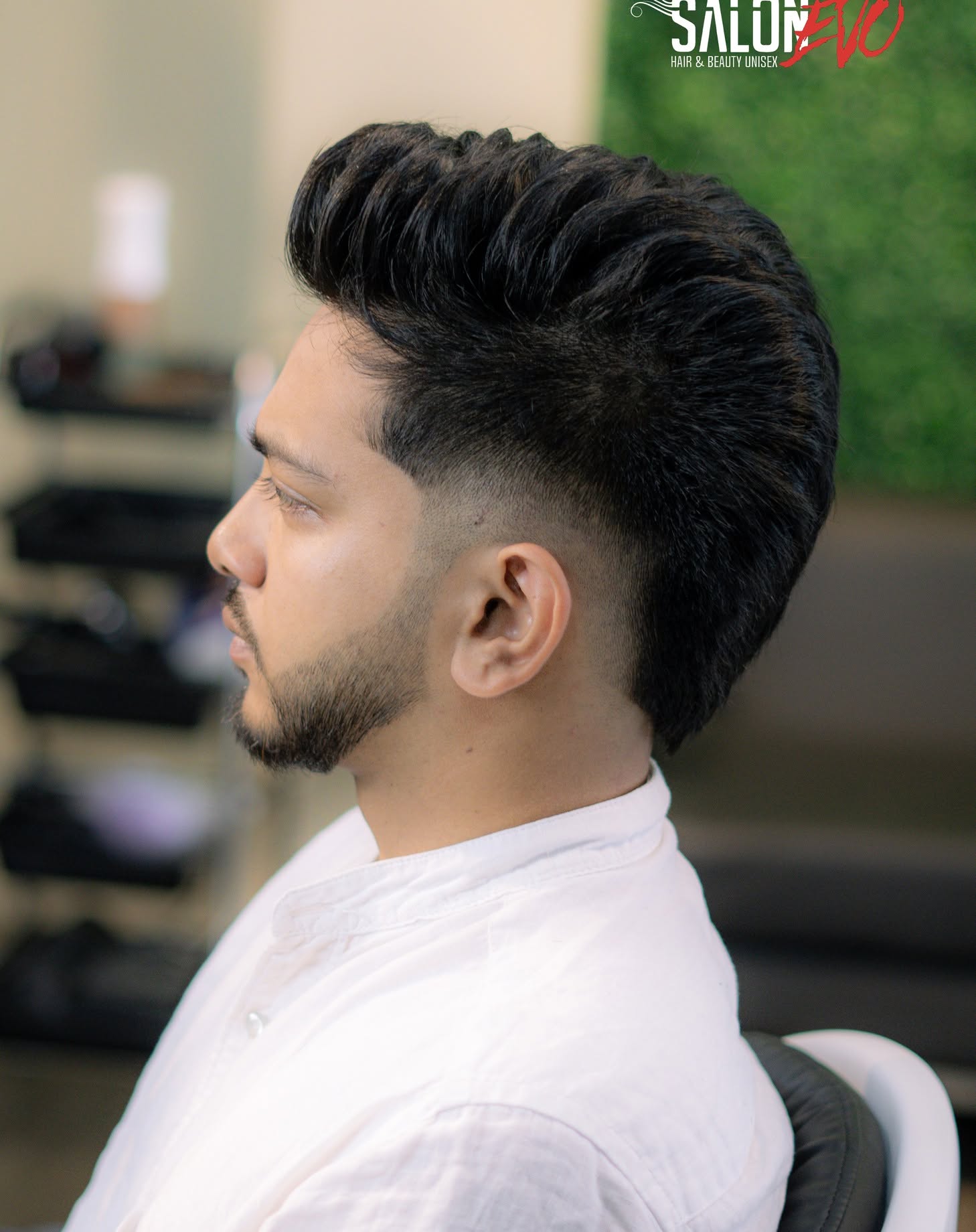 Lässiges, angerautes Top mit natürlich abfallenden Seiten