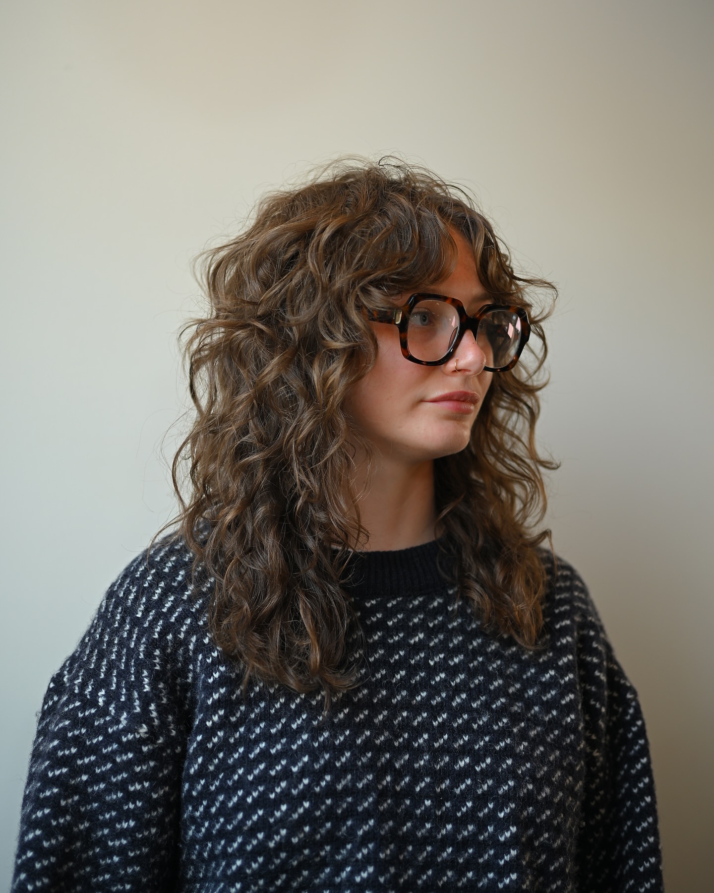 Chic Tousled Shoulder-Length Waves