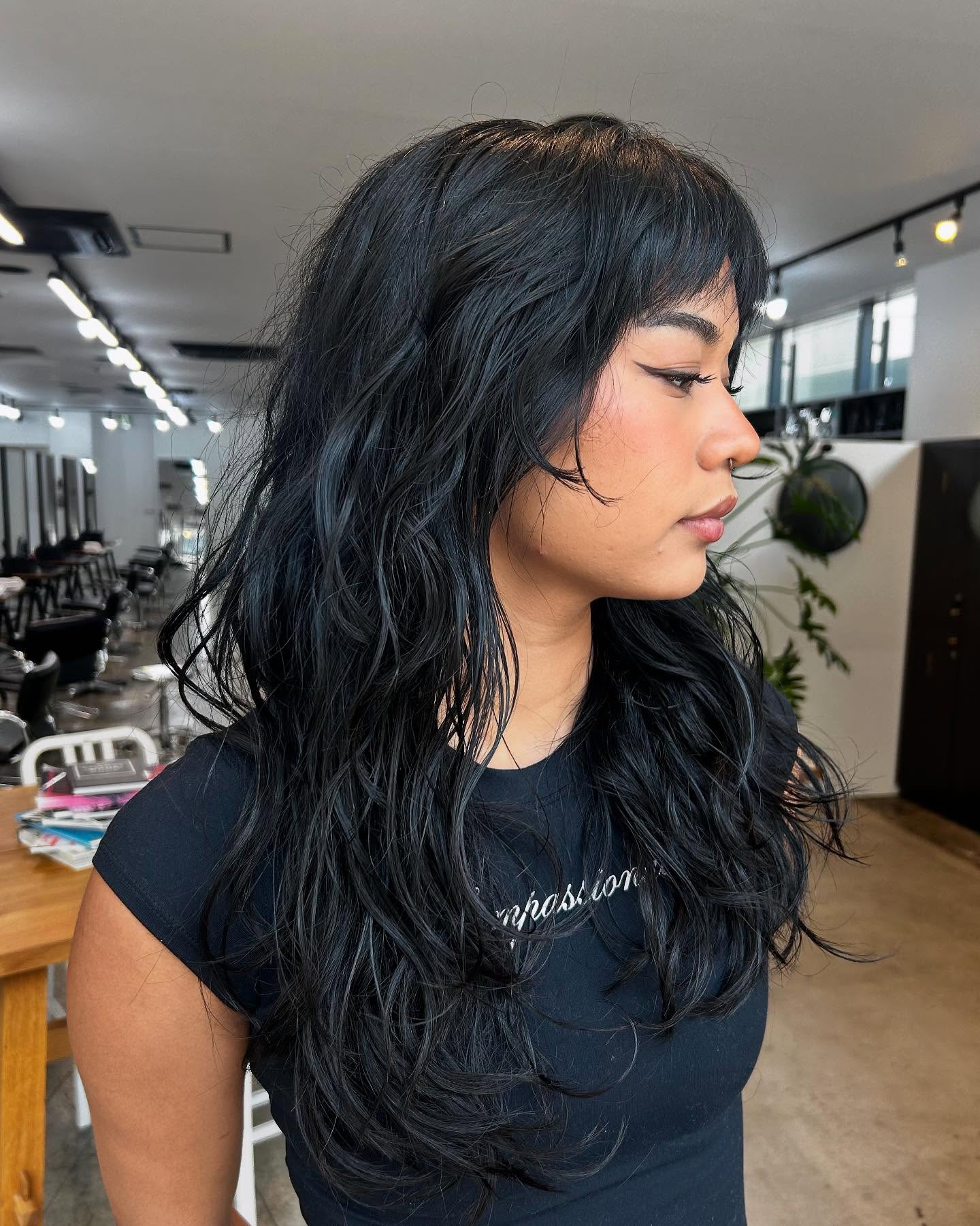 Deep-Blue Cascading Waves with Subtle Fringe