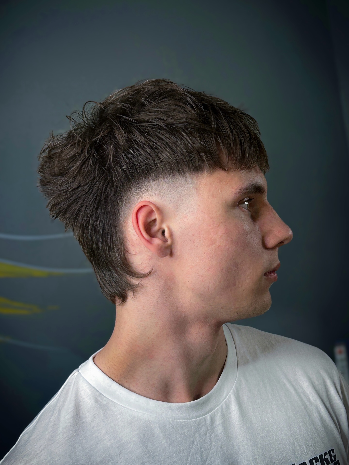 Ausgefallener, strukturierter Fransenansatz mit spitz zulaufenden Seiten